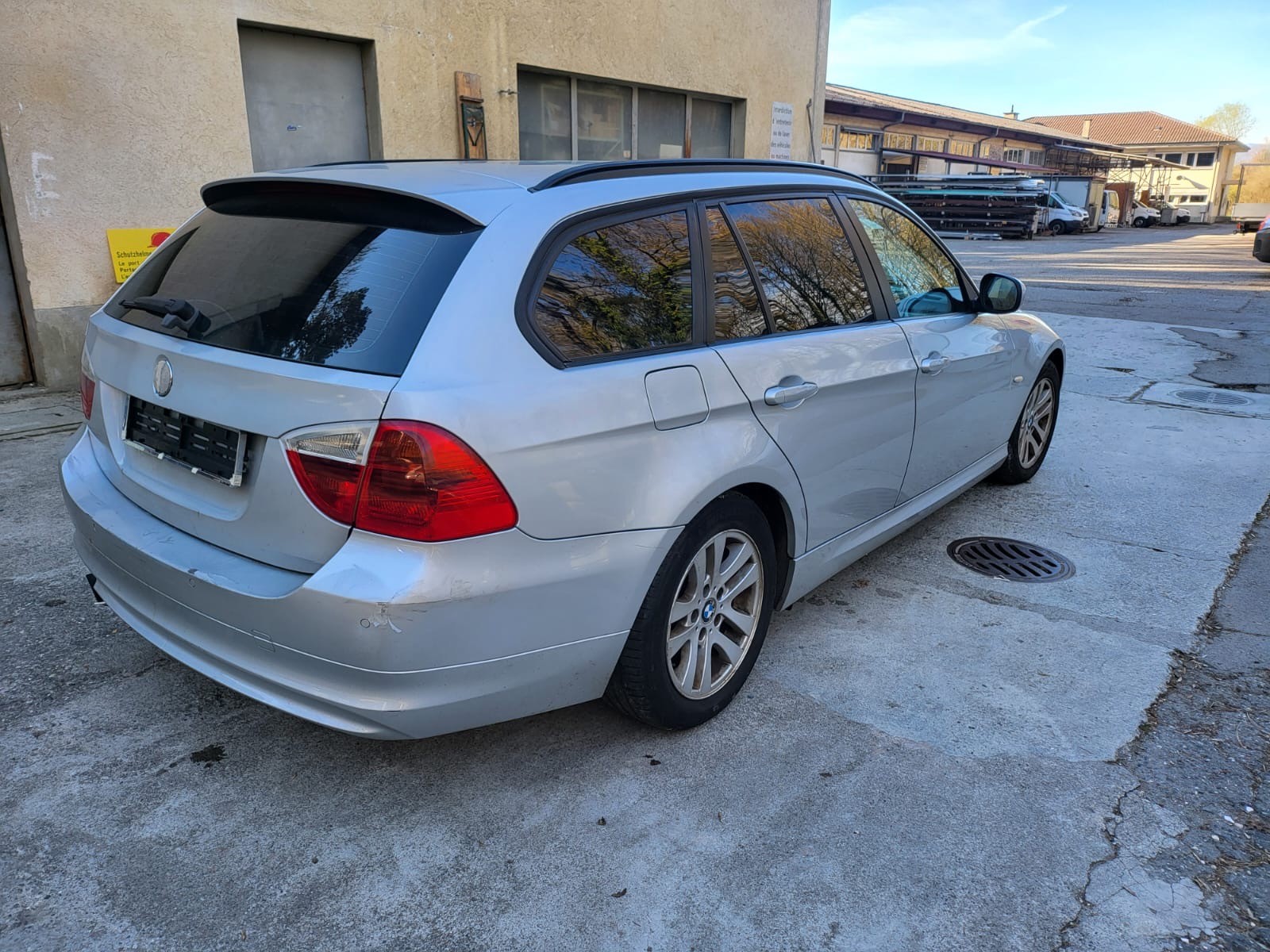BMW 320i Touring Steptronic-image-3