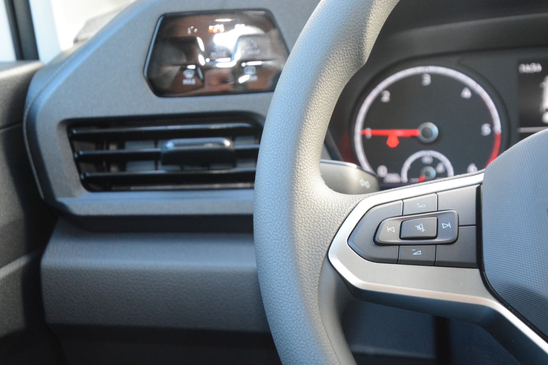 VW Caddy Cargo 2.0TDI 4Motion-image-7