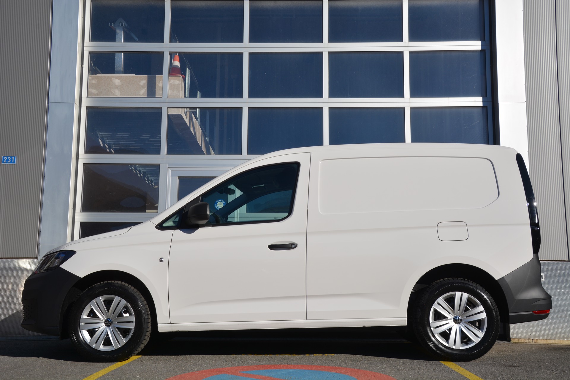 VW Caddy Cargo 2.0TDI 4Motion-image-3