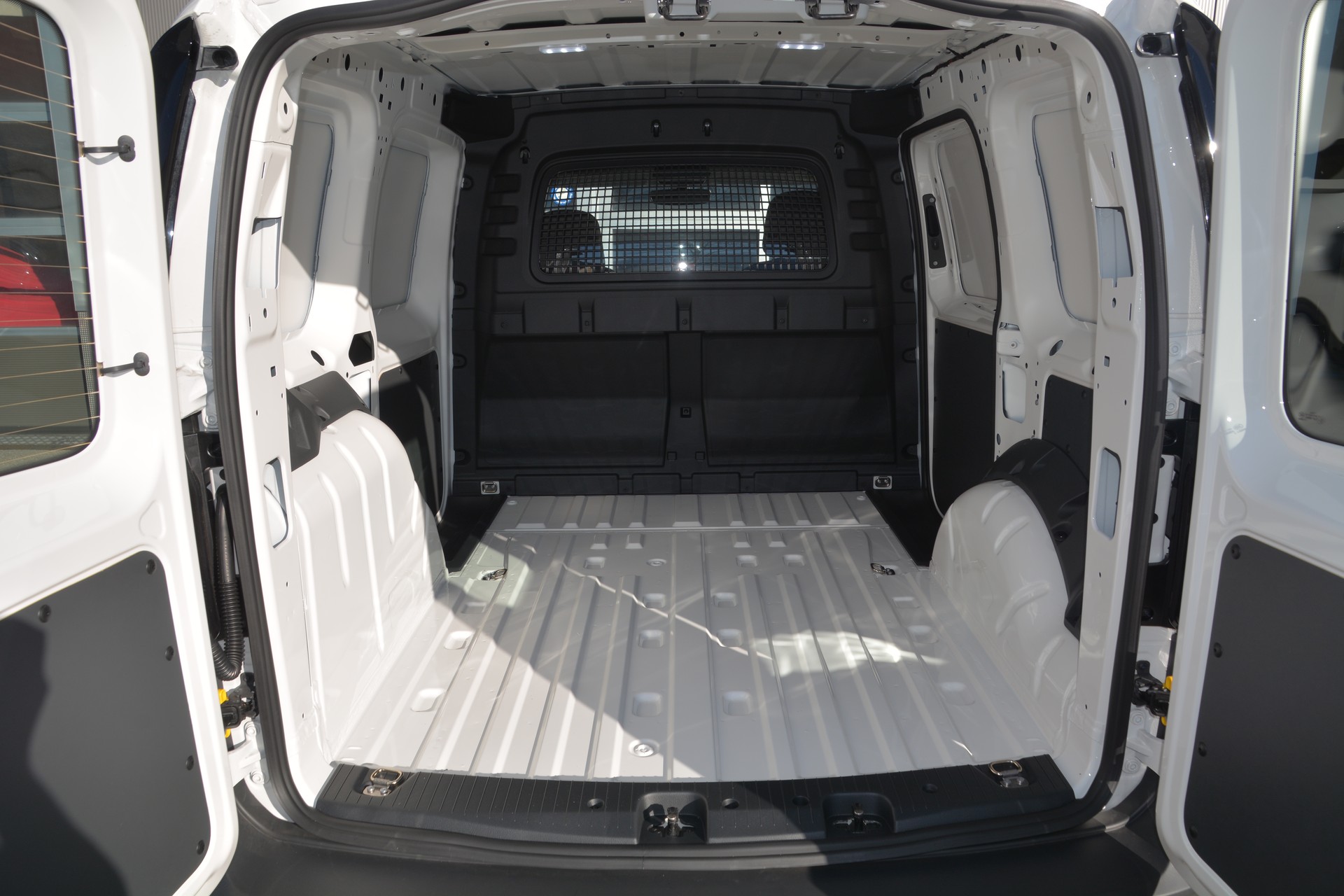 VW Caddy Cargo 2.0TDI 4Motion-image-10