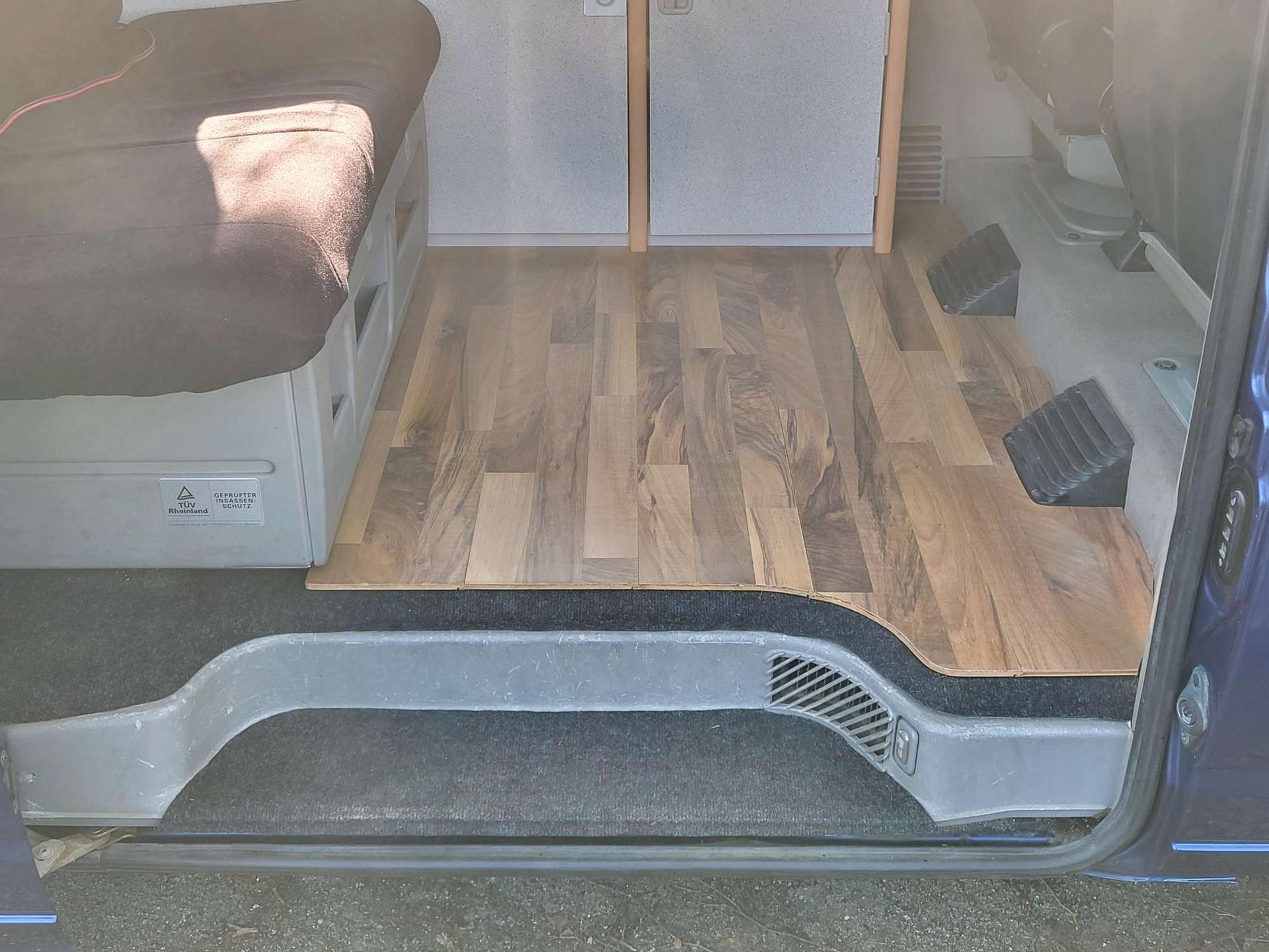 VW T4 VR6 California Coach 140PS 6 Zylinder Benziner frisch ab MFK-image-6