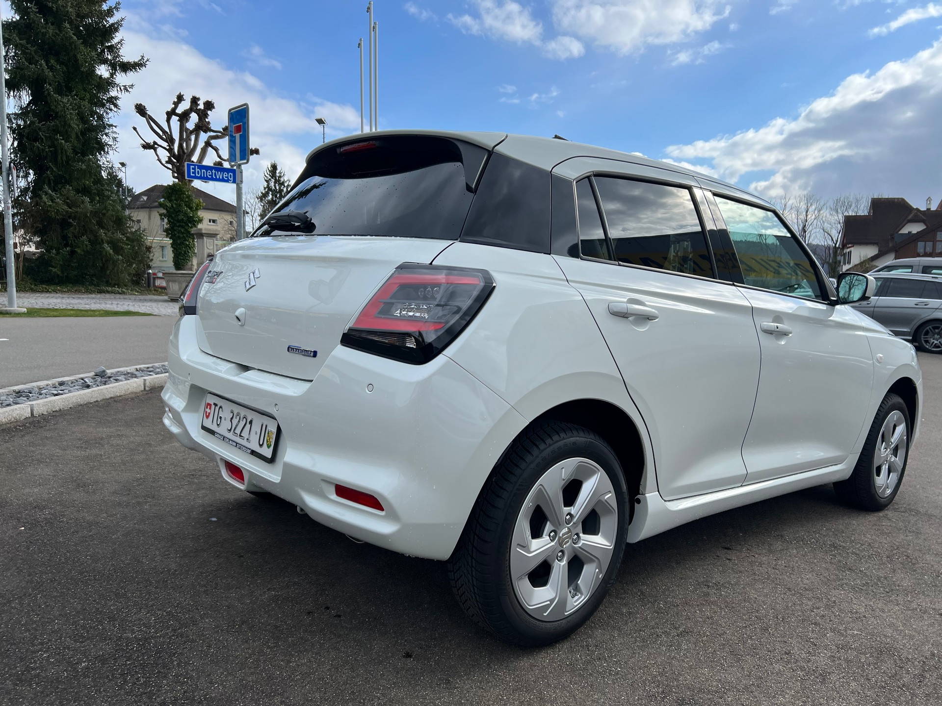 SUZUKI Swift 1.2 Compact+ Hybrid 4x4-image-4