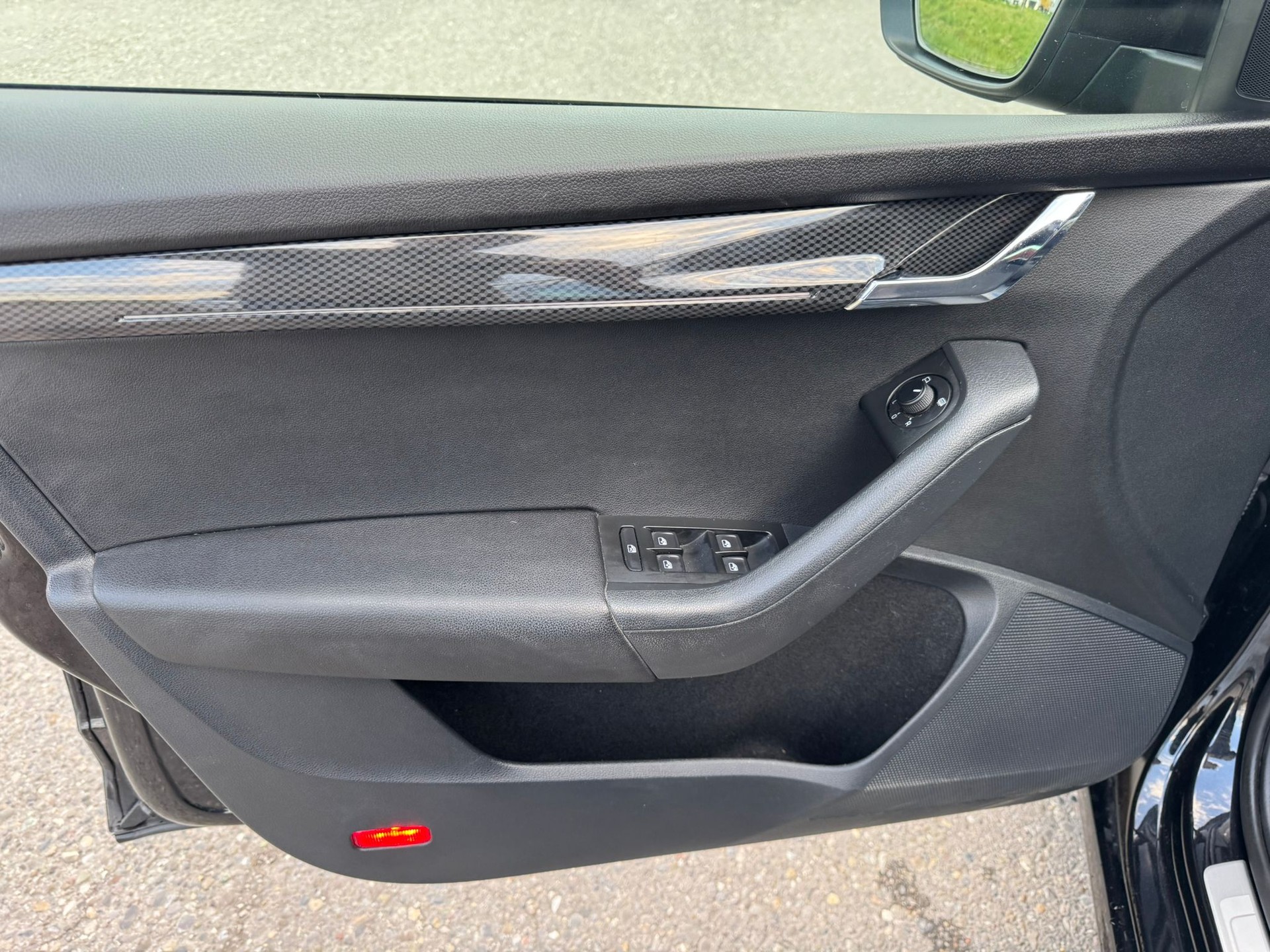 SKODA Octavia Combi 2.0 TSI RS DSG-image-14