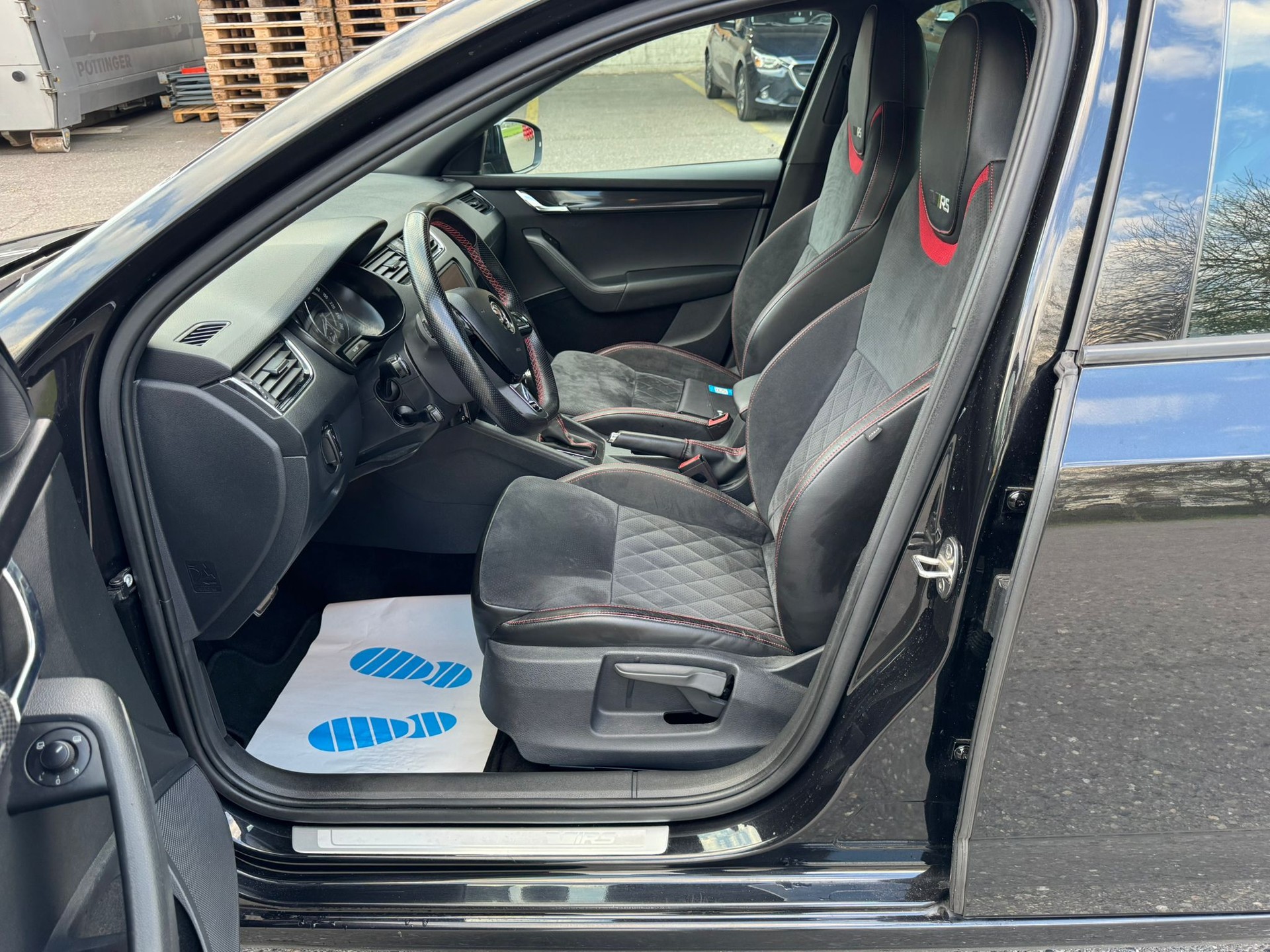 SKODA Octavia Combi 2.0 TSI RS DSG-image-12