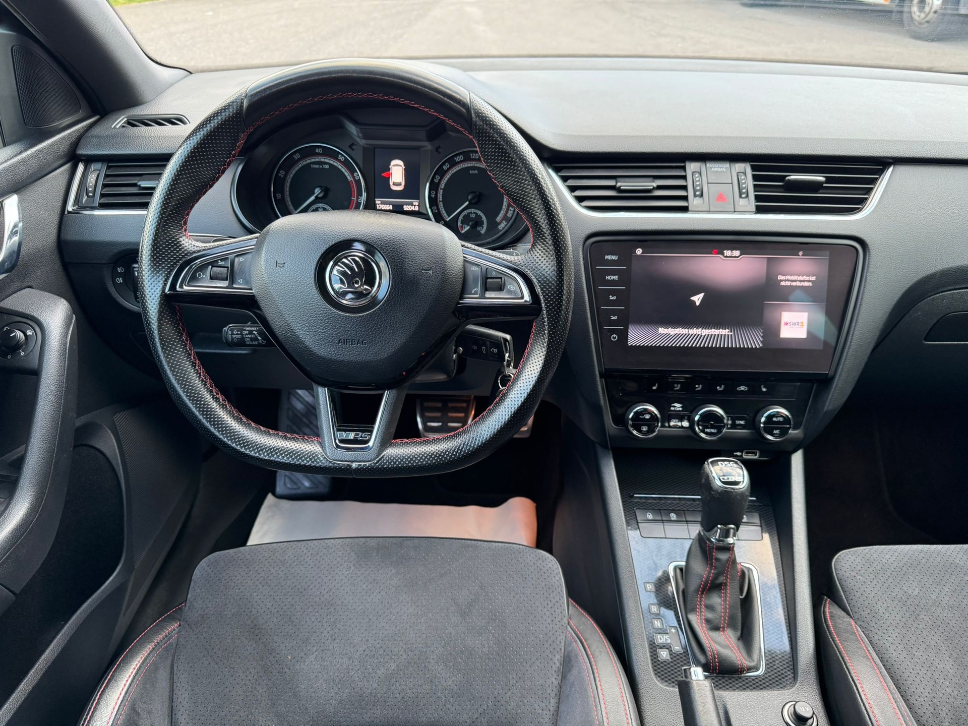 SKODA Octavia Combi 2.0 TSI RS DSG-image-17