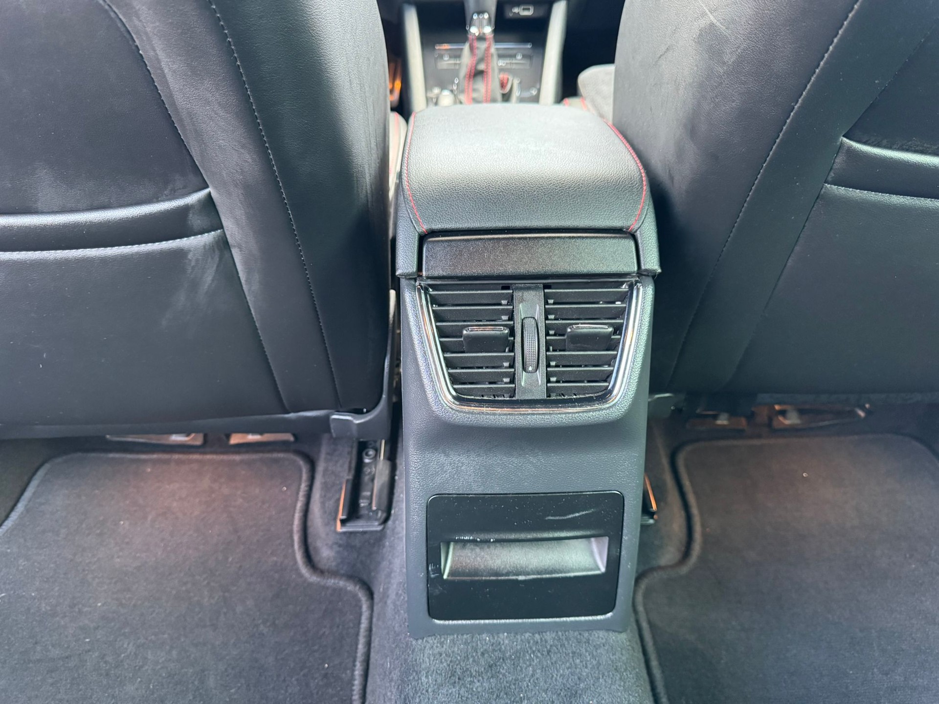 SKODA Octavia Combi 2.0 TSI RS DSG-image-16