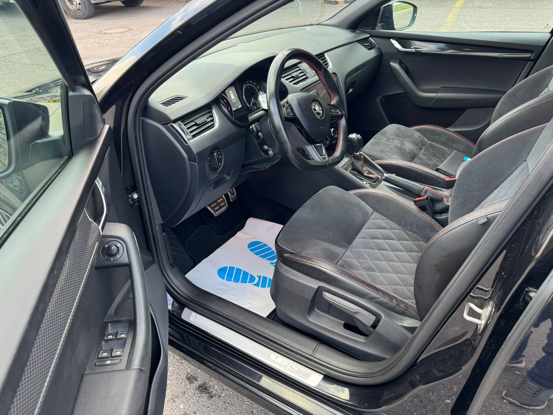 SKODA Octavia Combi 2.0 TSI RS DSG-image-13