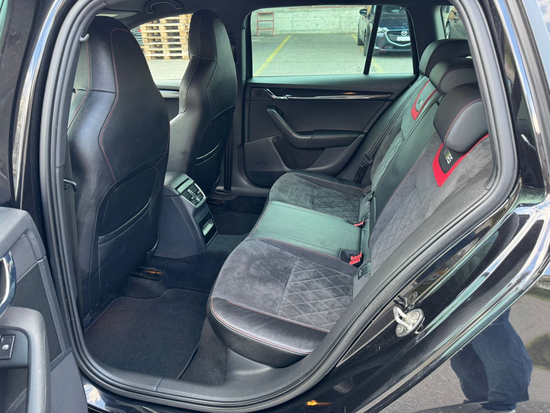 SKODA Octavia Combi 2.0 TSI RS DSG-image-15