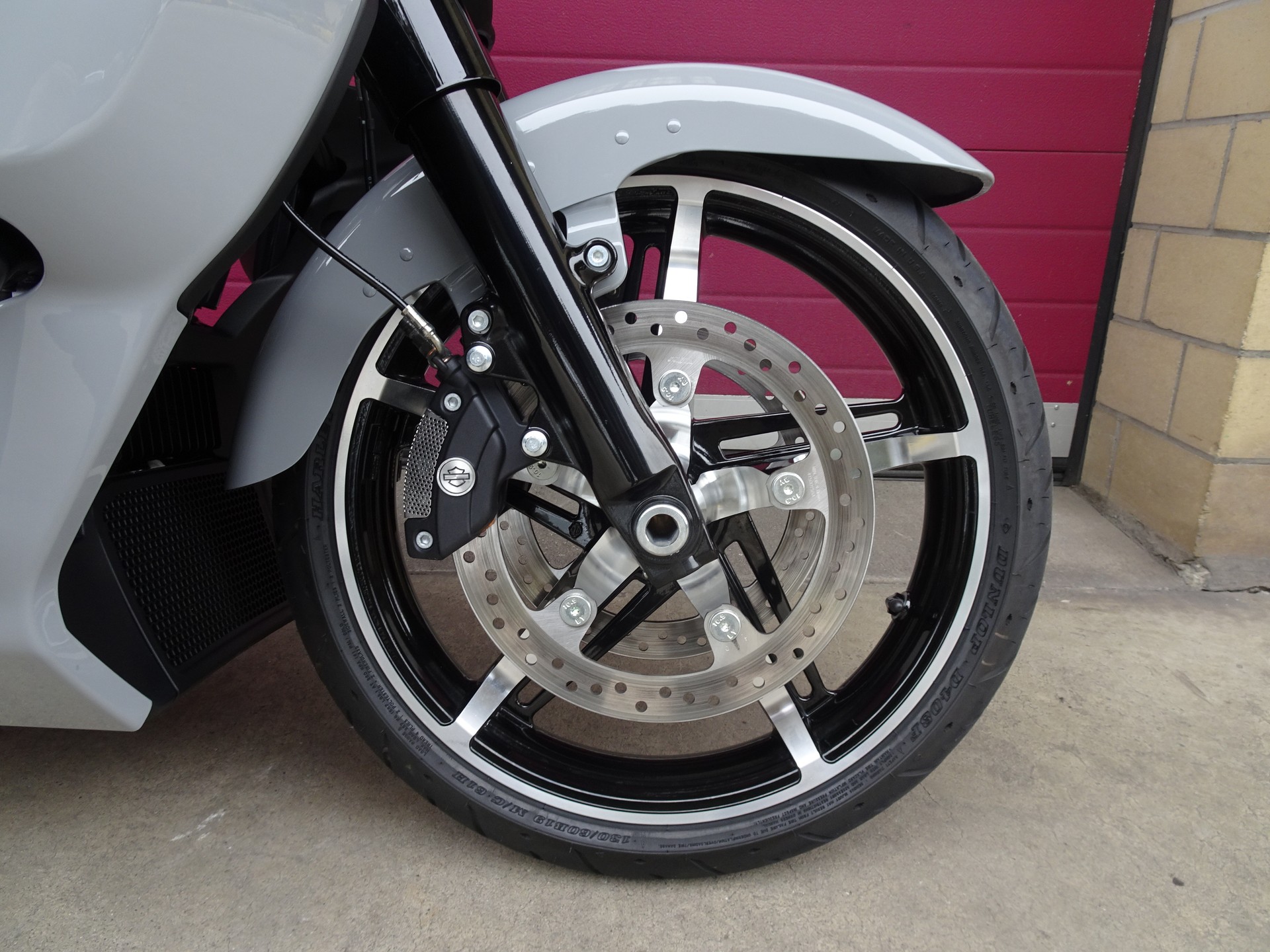 HARLEY-DAVIDSON FLHXU Street Glide Ultra 117-showroom-element-1