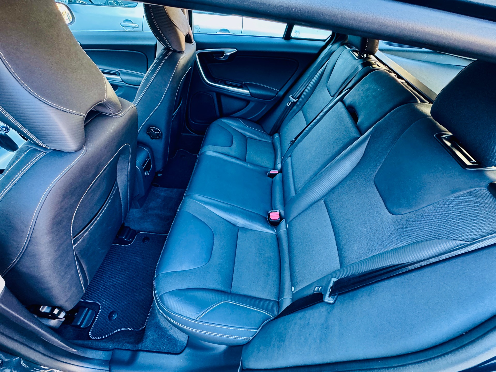 VOLVO V60 T5 R-Design Powershift-image-11