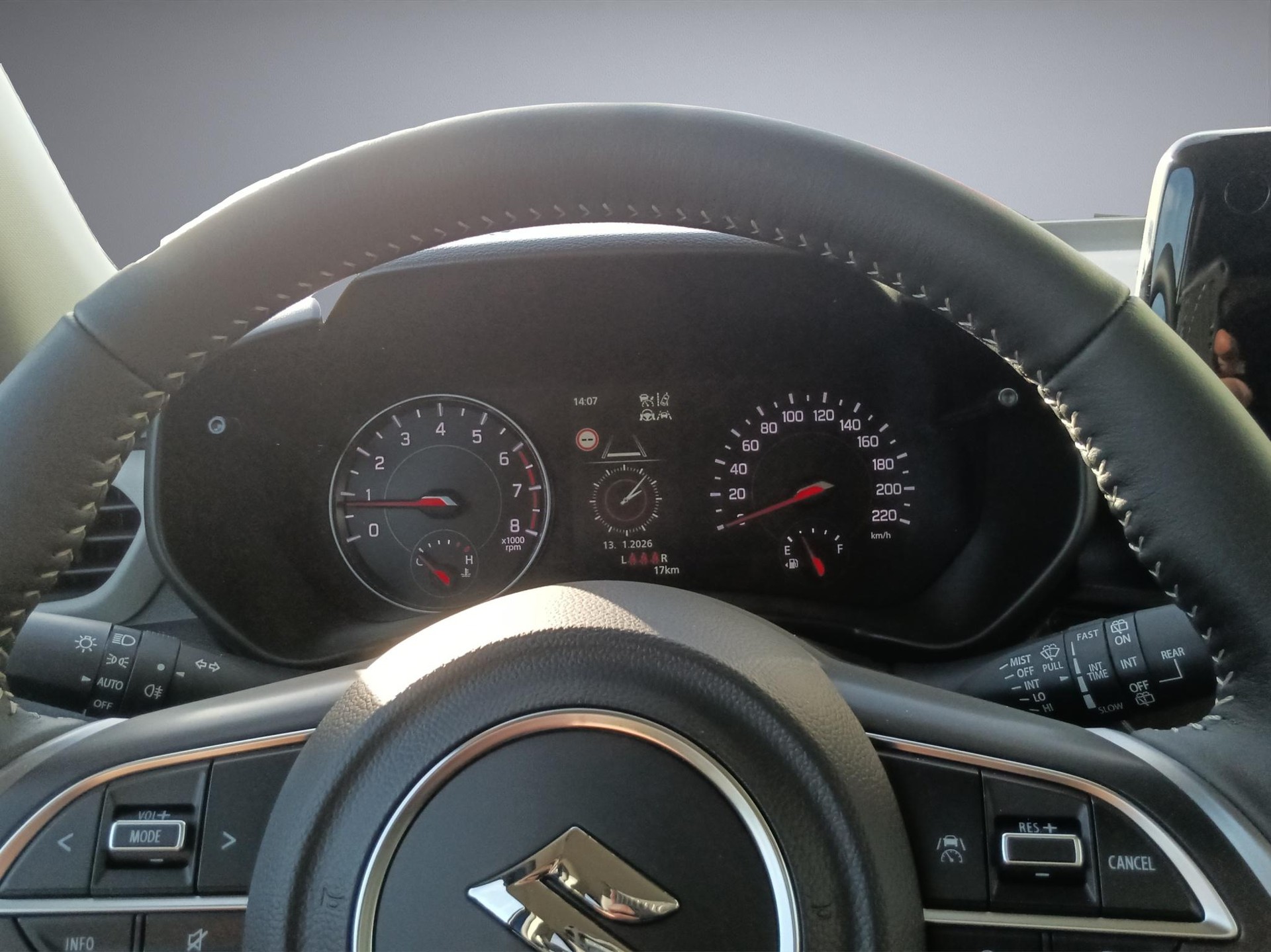 SUZUKI Swift 1.2 Compact Top Hybrid 4x4-image-10