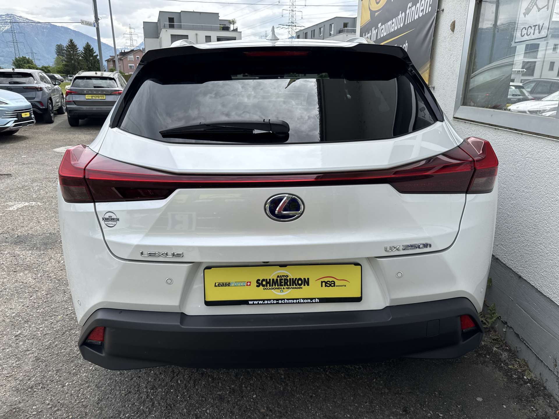 LEXUS UX 250h Hybrid Style Edition Automat-image-3