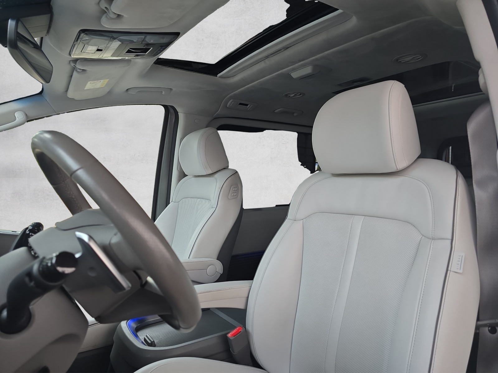 HYUNDAI Staria Premium 2.2 CRDI HEV SIGNATURE A-image-9
