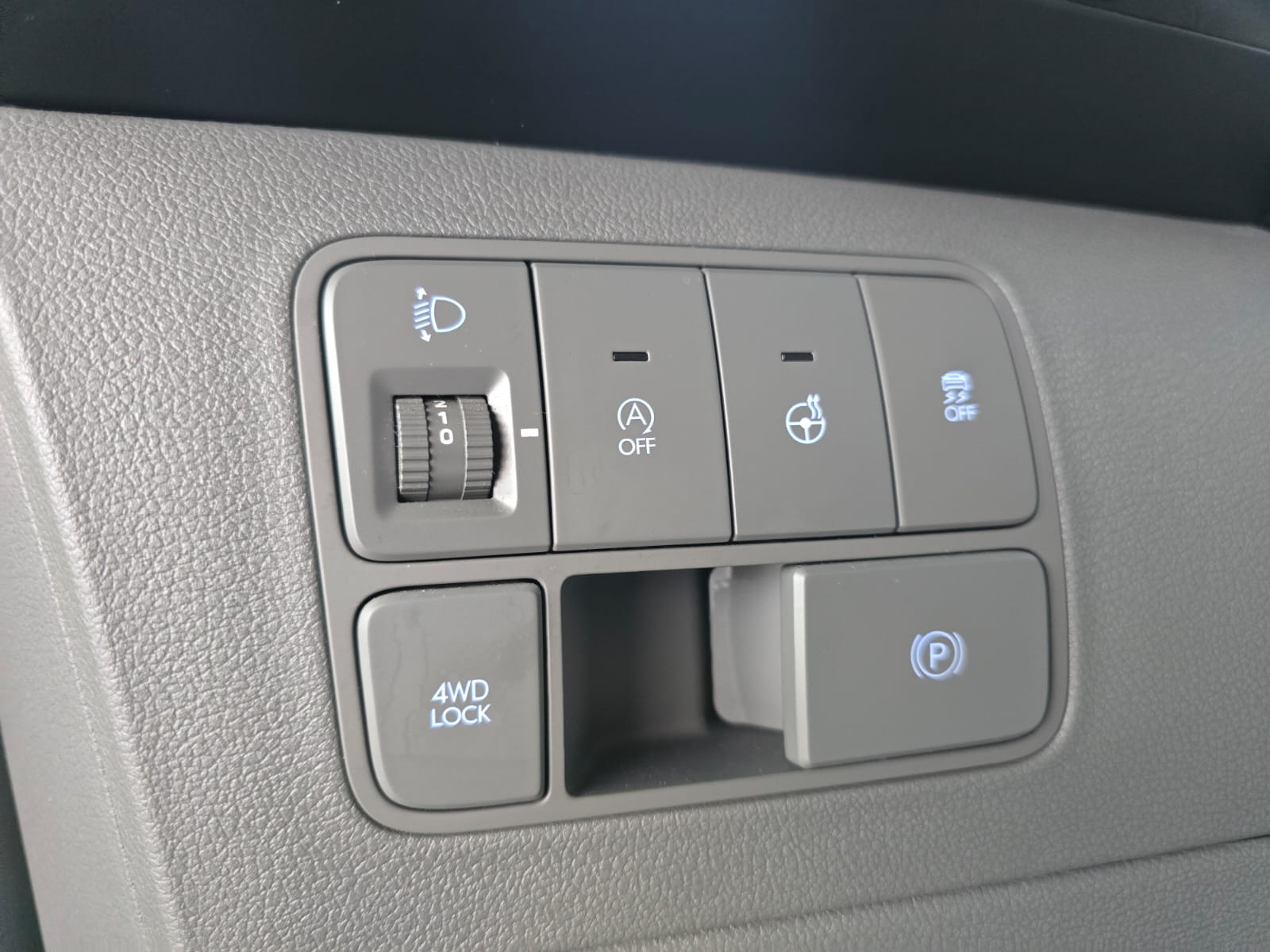 HYUNDAI Staria Premium 2.2 CRDI HEV SIGNATURE A-image-23