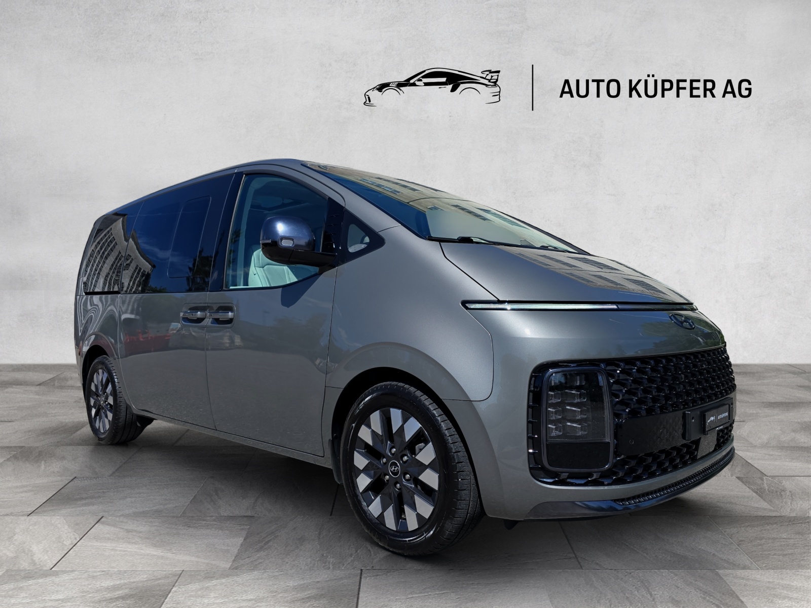 HYUNDAI Staria Premium 2.2 CRDI HEV SIGNATURE A-showroom-element-1
