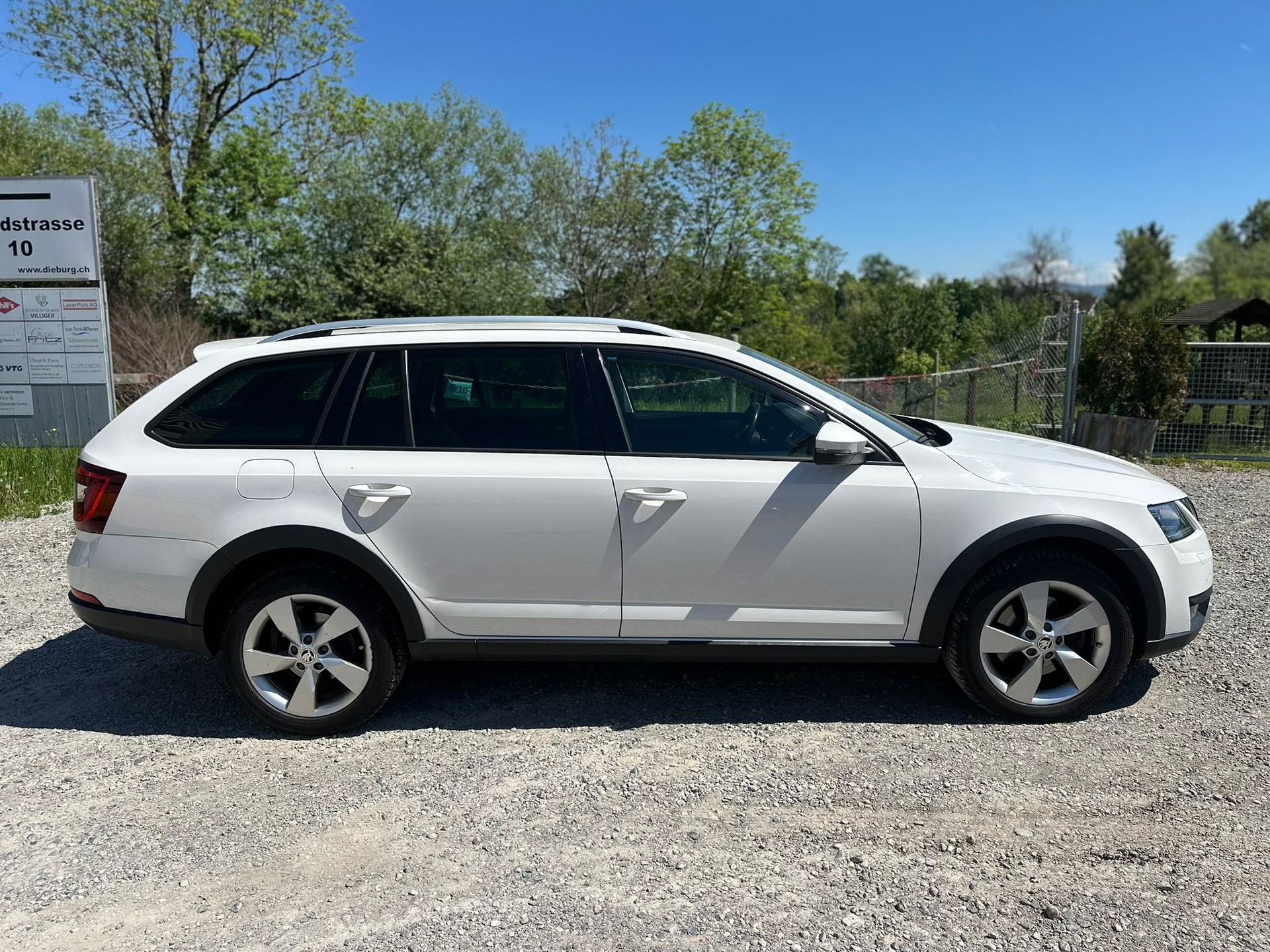 SKODA Octavia Combi 2.0 TSI Scout 4x4 DSG-image-4