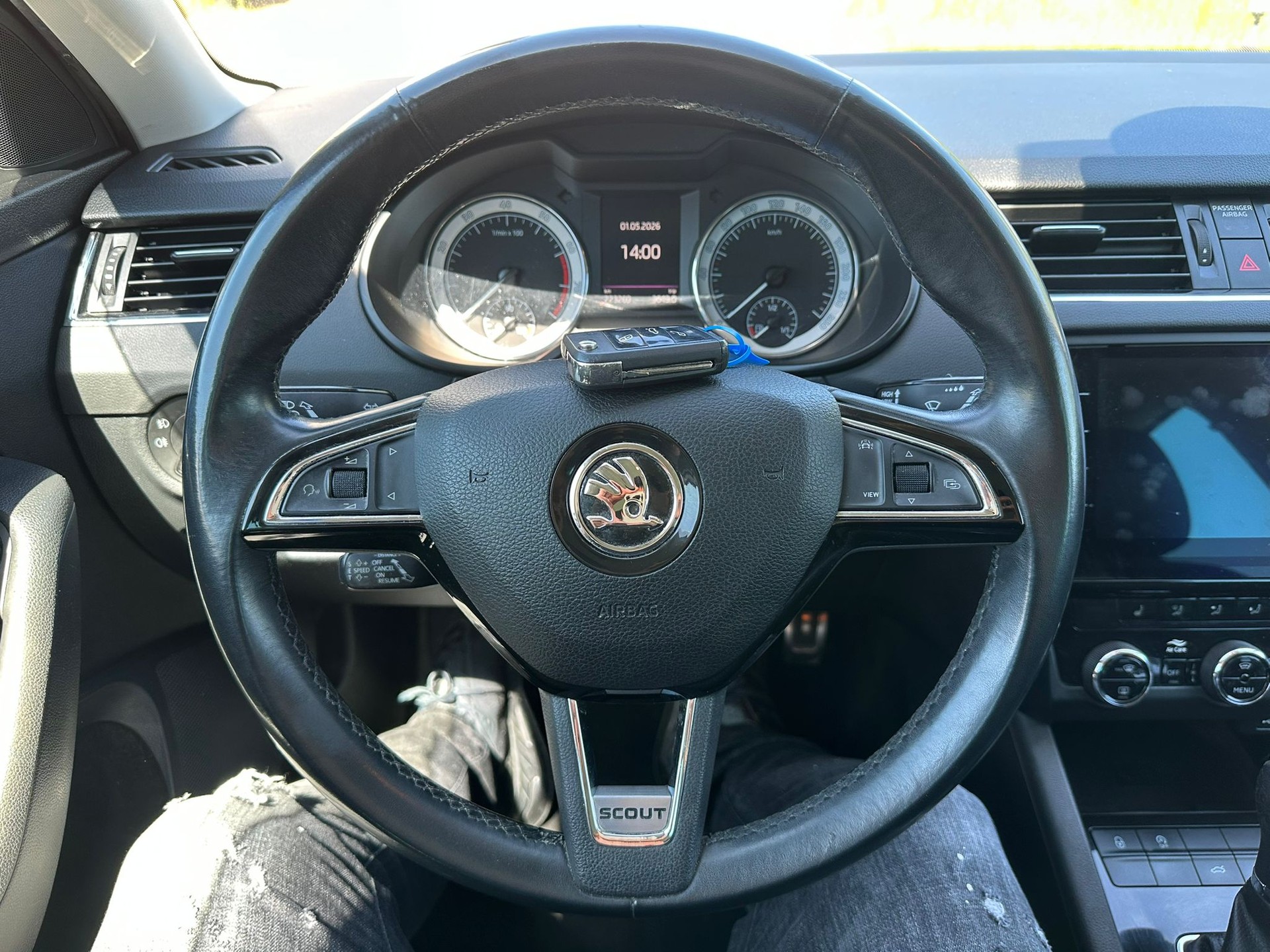 SKODA Octavia Combi 2.0 TSI Scout 4x4 DSG-image-14