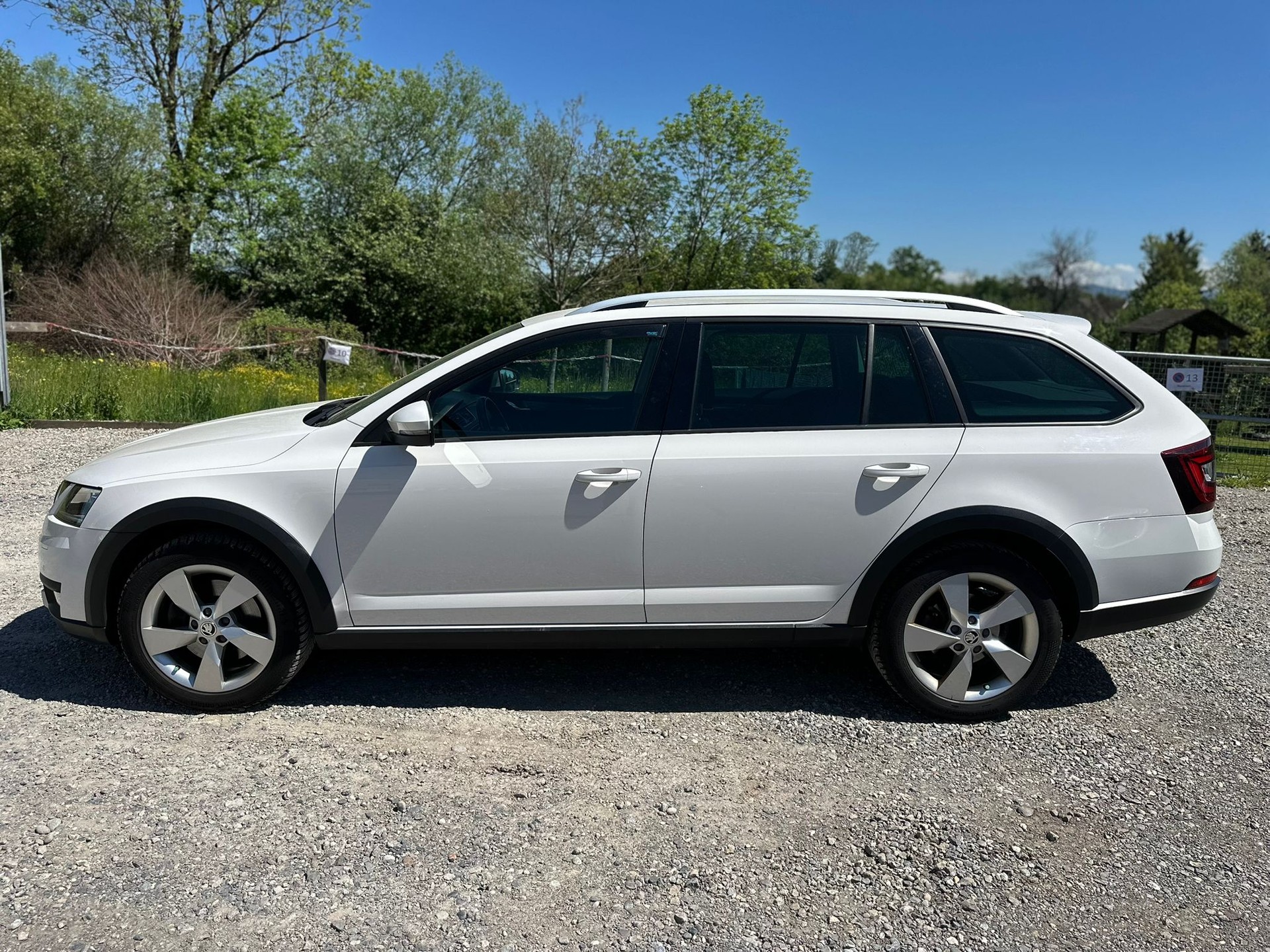 SKODA Octavia Combi 2.0 TSI Scout 4x4 DSG-image-8