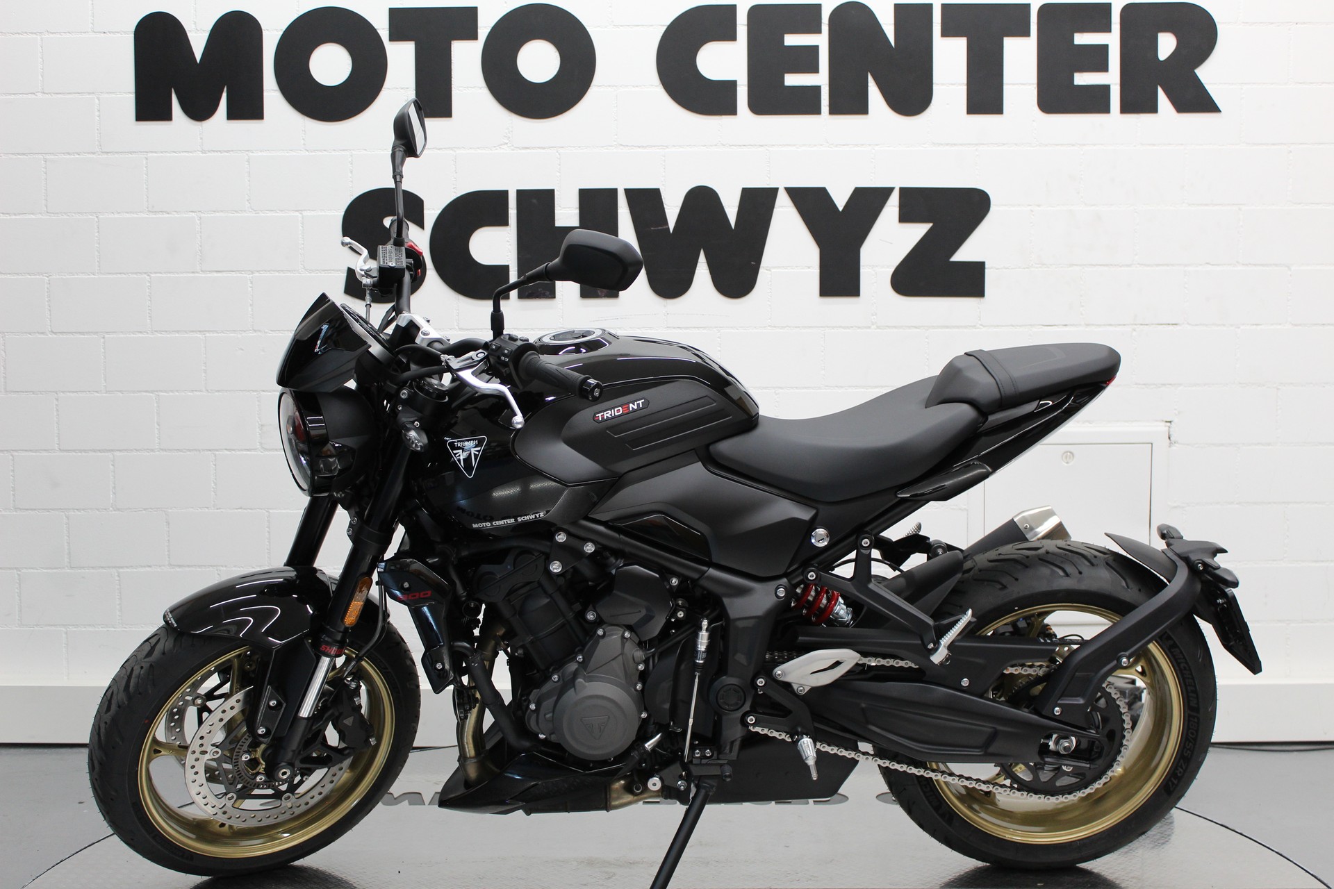TRIUMPH Trident 800-showroom-element-3
