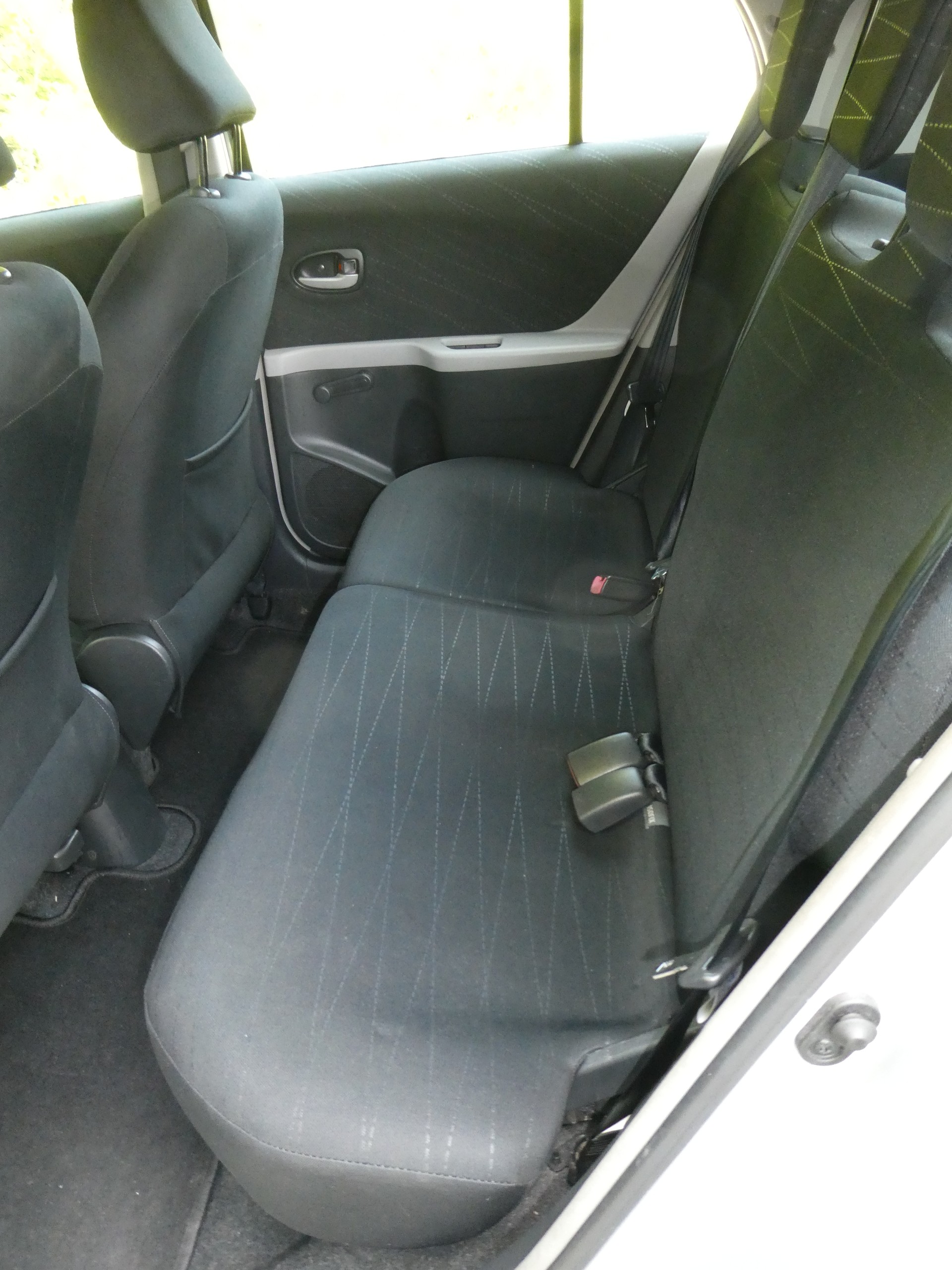 TOYOTA Yaris 1.3 Linea Sol-image-9