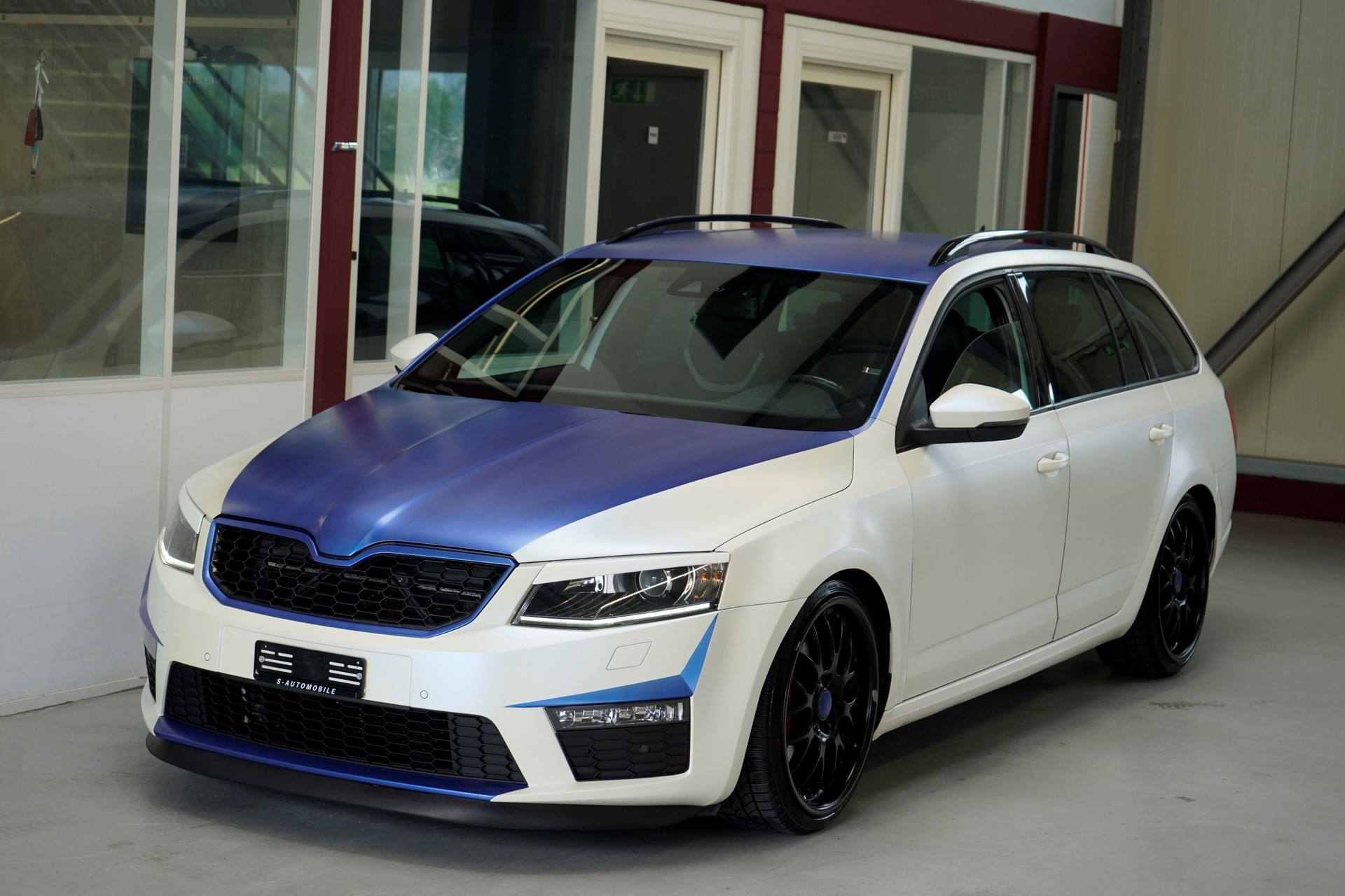 SKODA Octavia Combi 2.0 TSI RS DSG-image-2