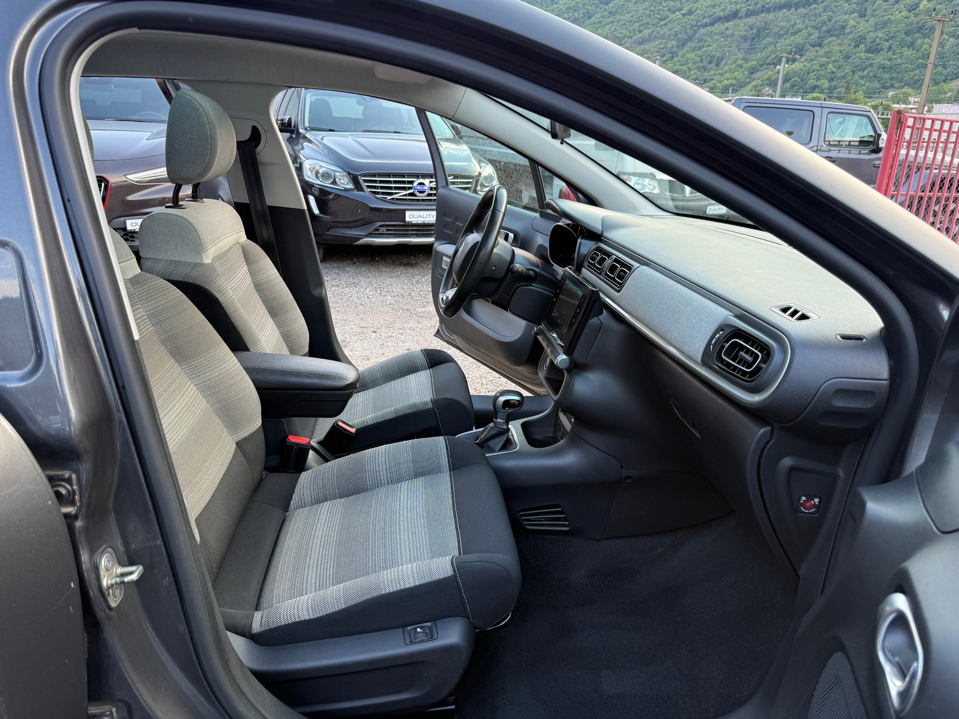 CITROEN C3 1.2i PureTech Shine EAT-image-5