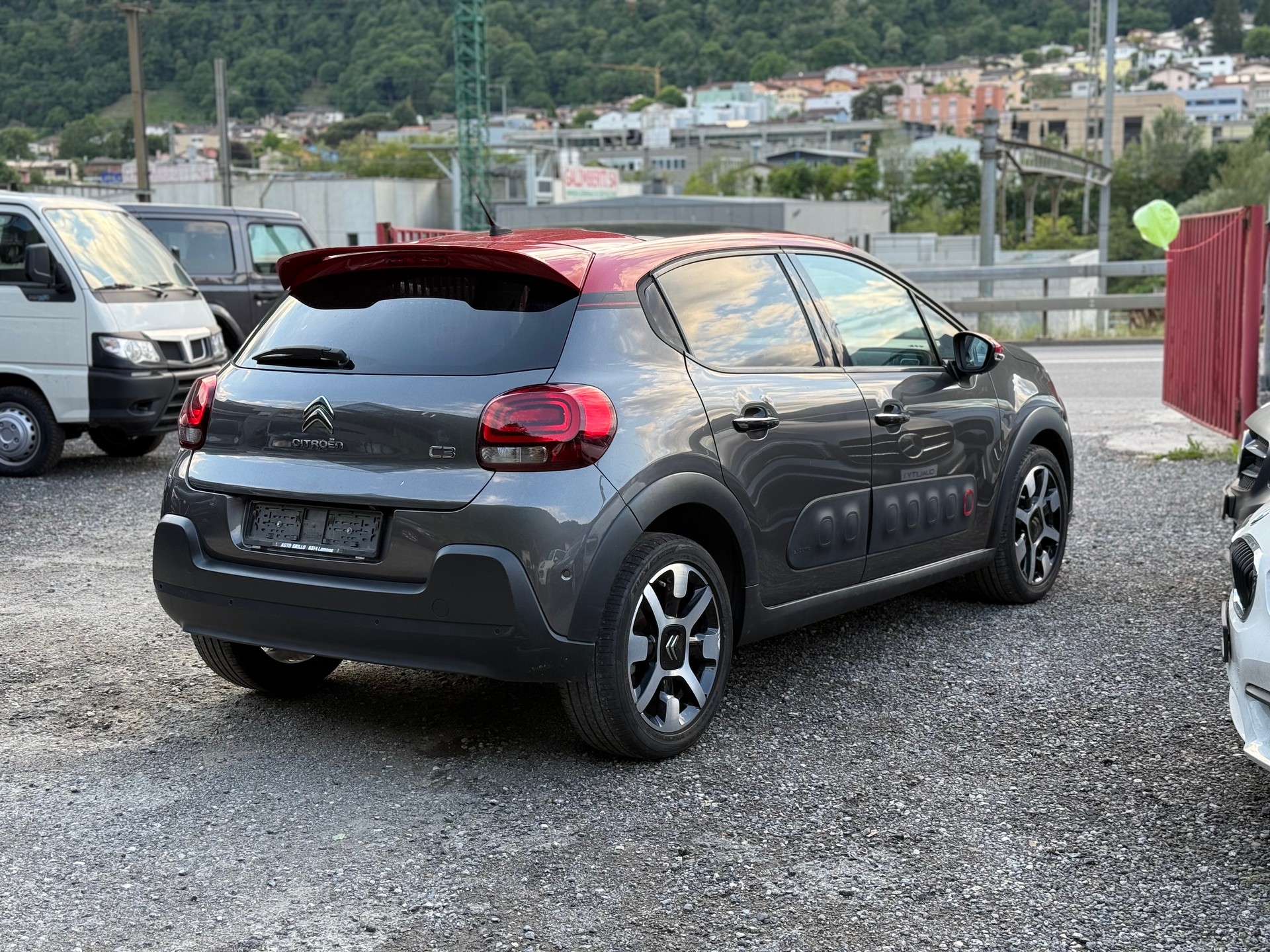 CITROEN C3 1.2i PureTech Shine EAT-image-2