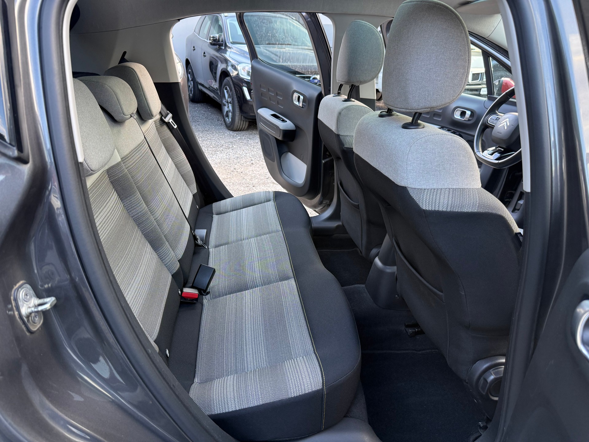 CITROEN C3 1.2i PureTech Shine EAT-image-9