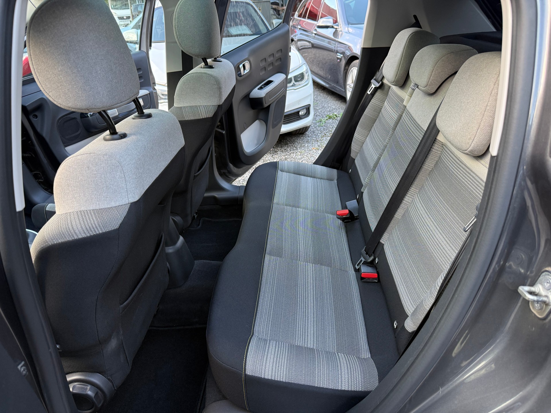 CITROEN C3 1.2i PureTech Shine EAT-image-7