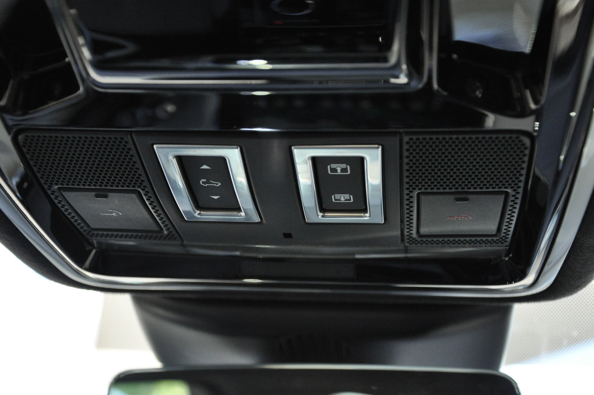LAND ROVER Range Rover Velar D 300 First Edition Automatic-image-24