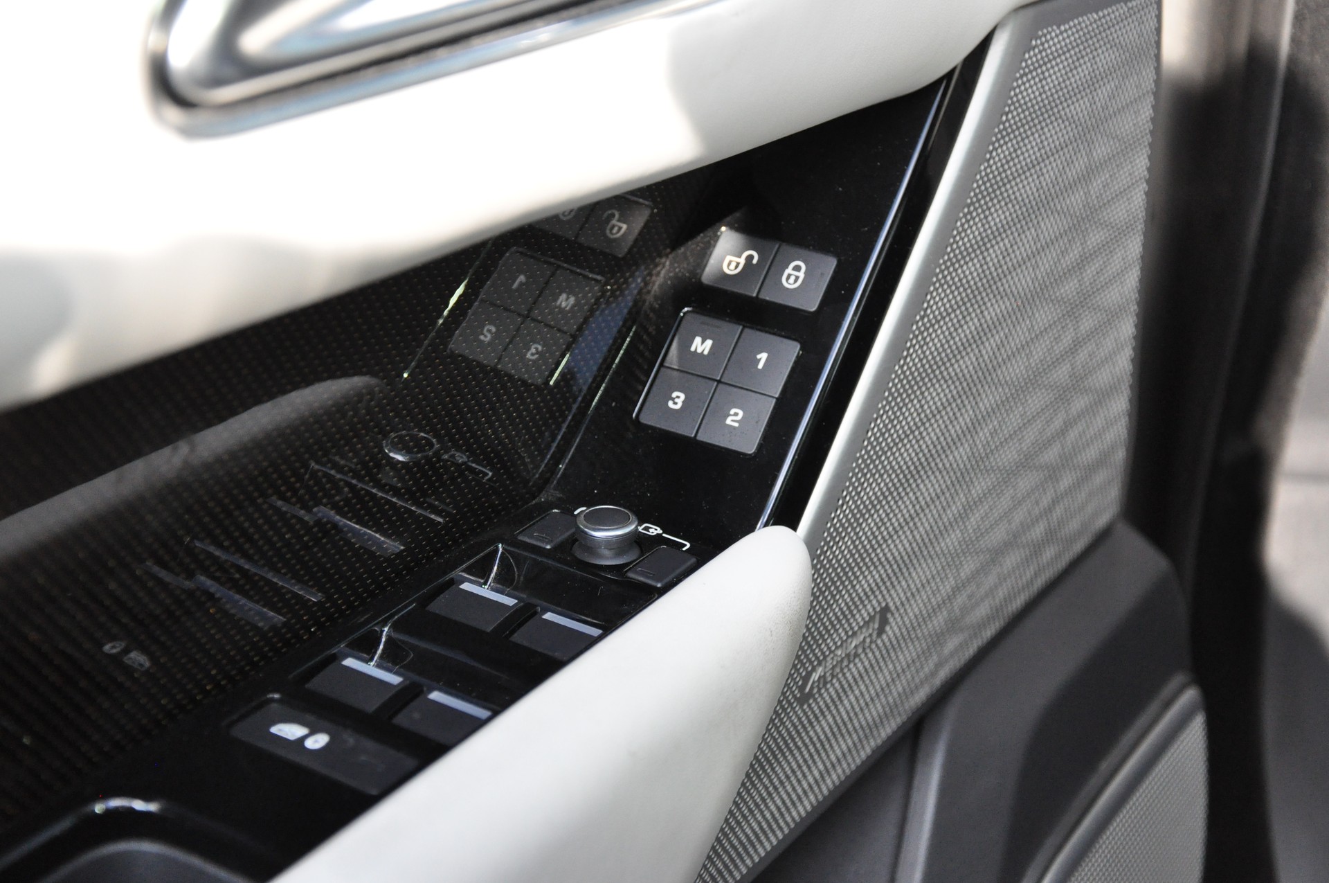 LAND ROVER Range Rover Velar D 300 First Edition Automatic-image-19