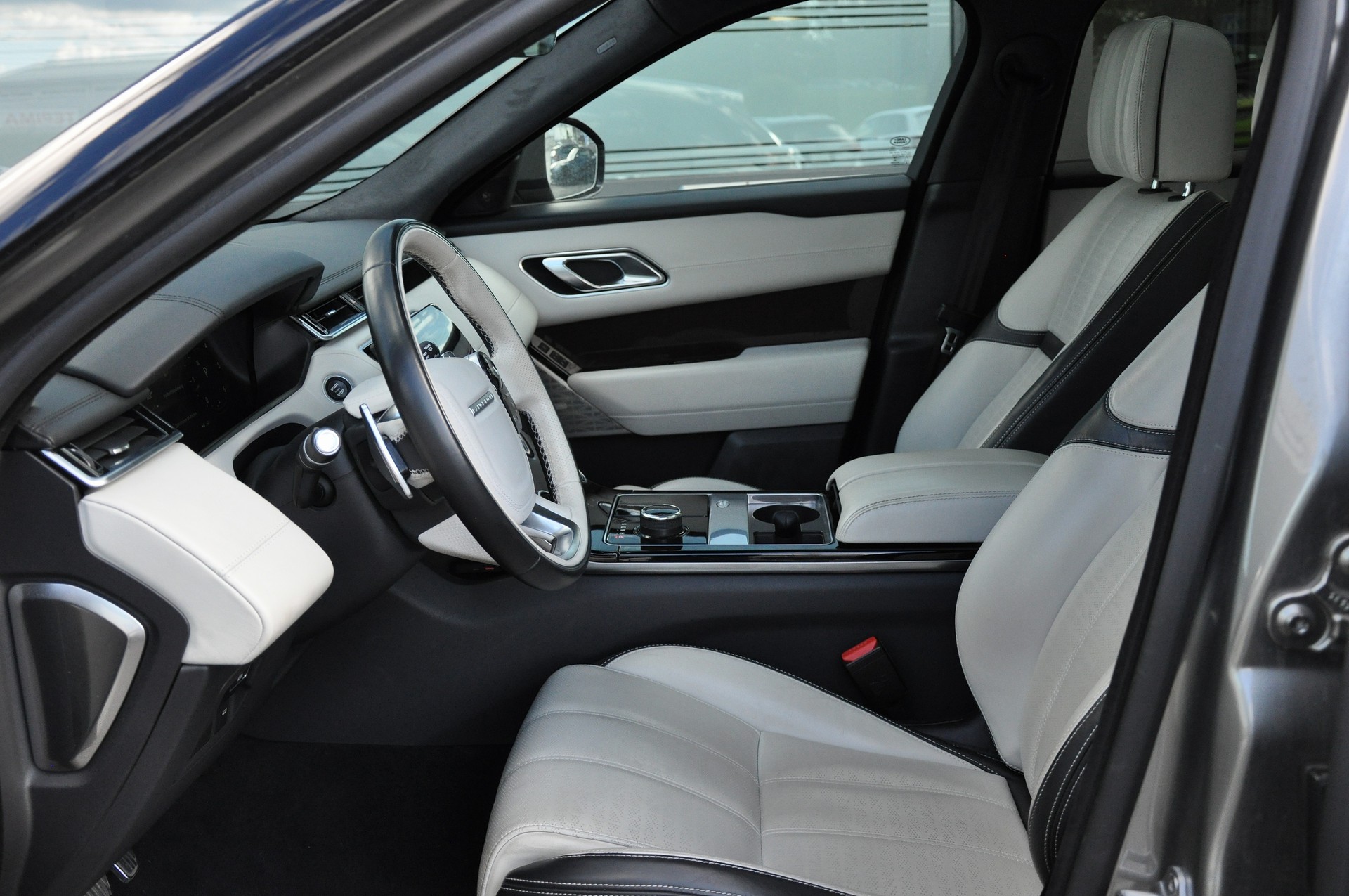 LAND ROVER Range Rover Velar D 300 First Edition Automatic-image-10