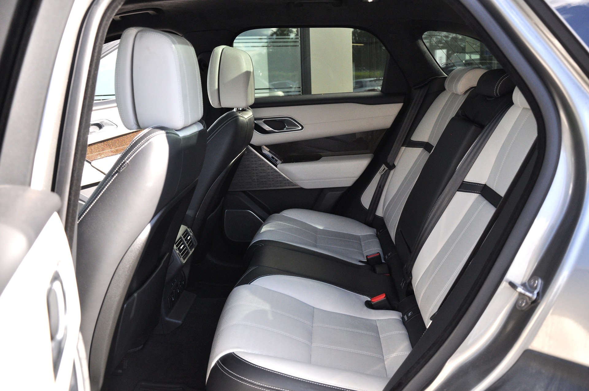 LAND ROVER Range Rover Velar D 300 First Edition Automatic-image-13