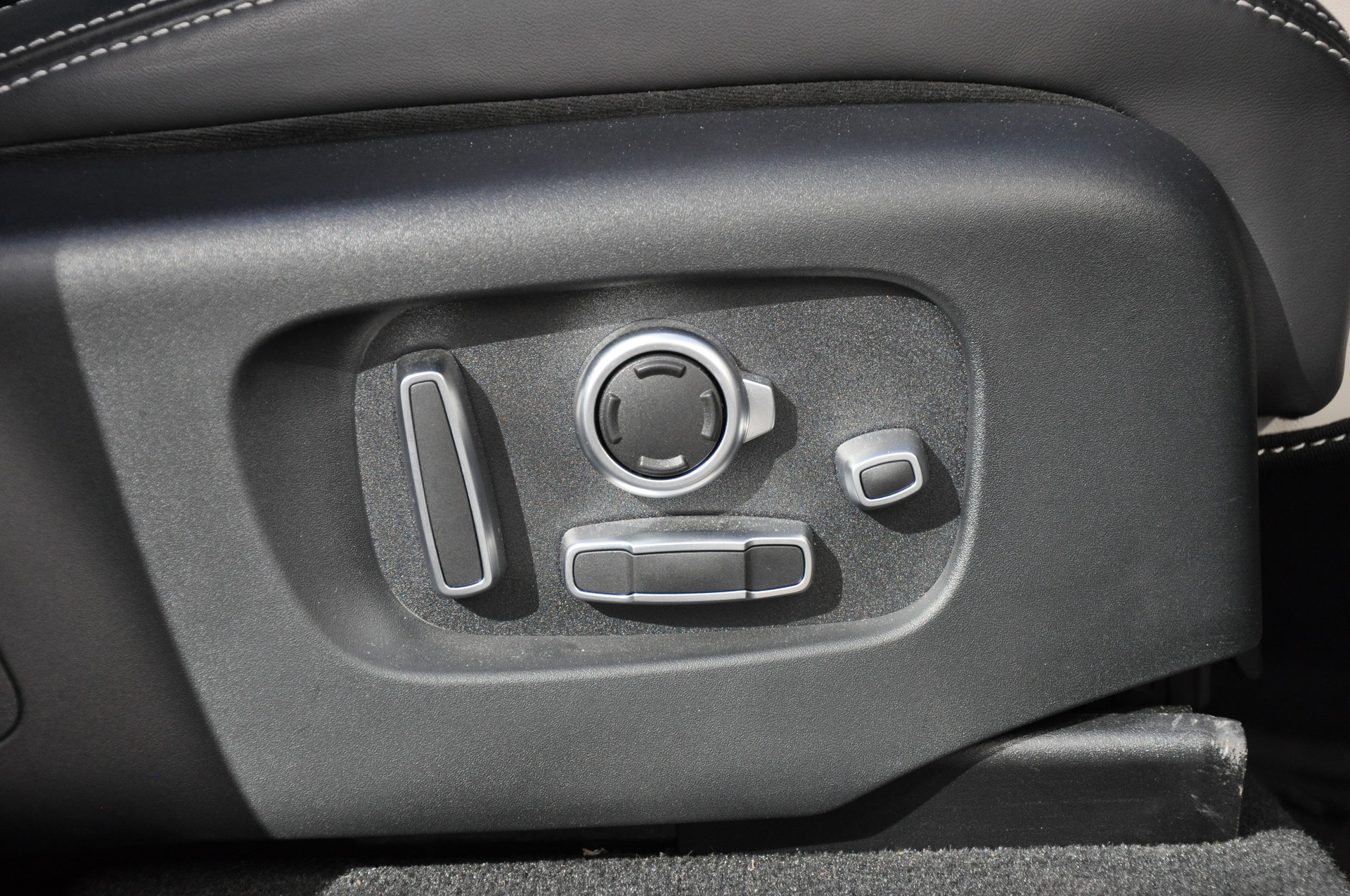 LAND ROVER Range Rover Velar D 300 First Edition Automatic-image-23