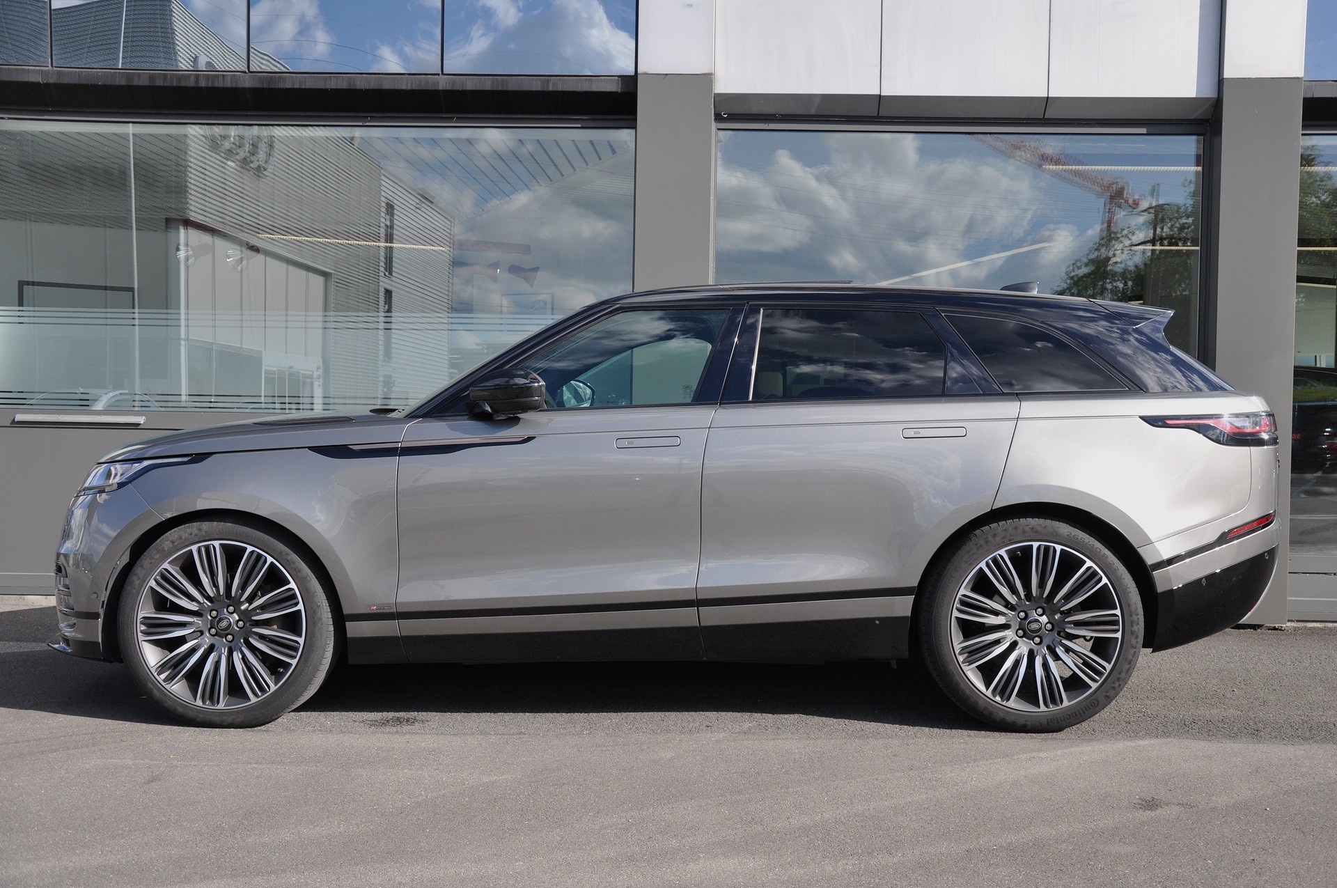 LAND ROVER Range Rover Velar D 300 First Edition Automatic-image-3