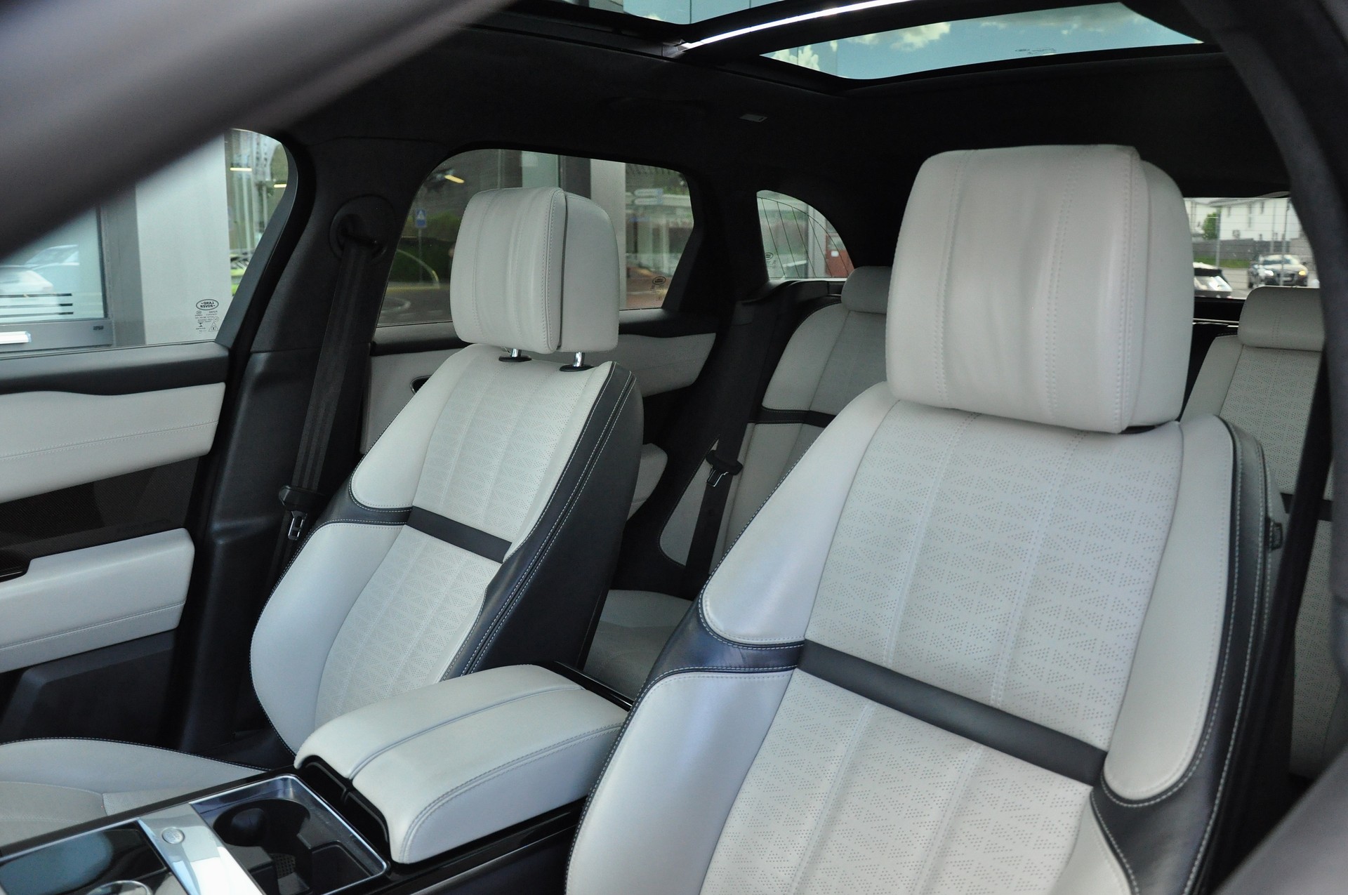 LAND ROVER Range Rover Velar D 300 First Edition Automatic-image-11