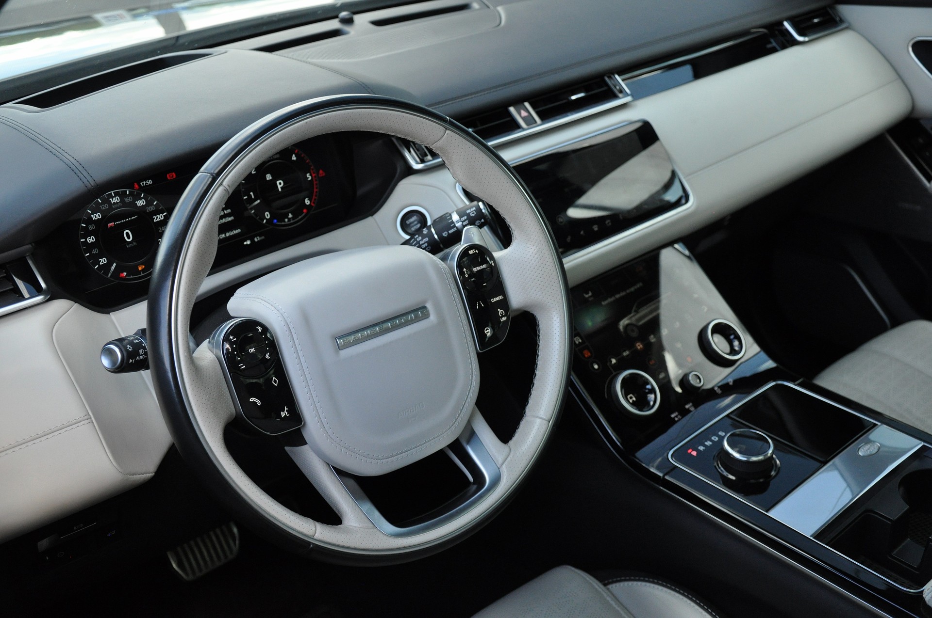 LAND ROVER Range Rover Velar D 300 First Edition Automatic-image-15
