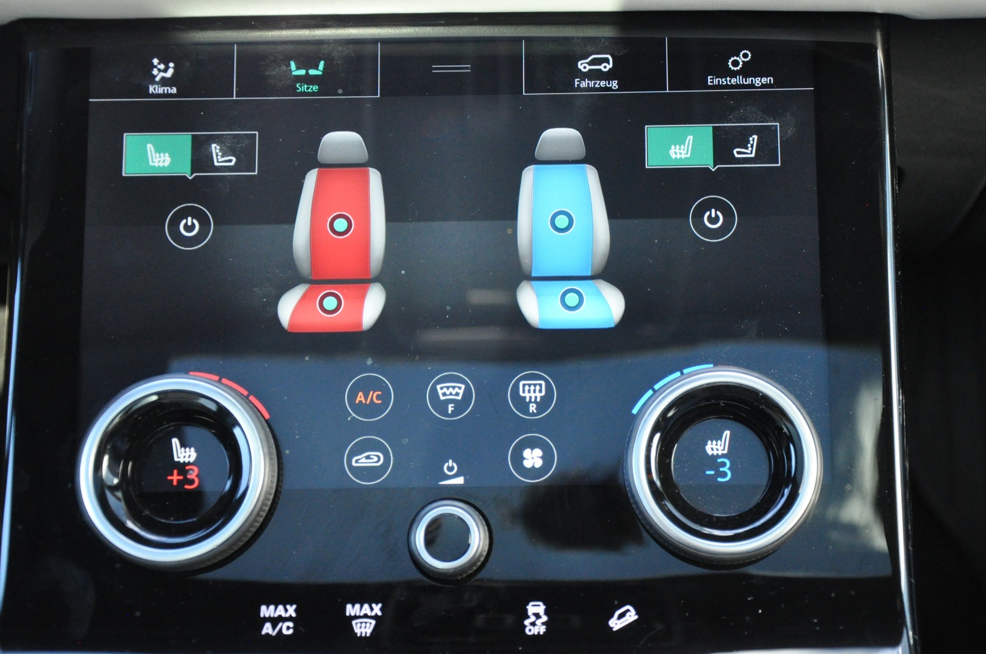 LAND ROVER Range Rover Velar D 300 First Edition Automatic-image-30