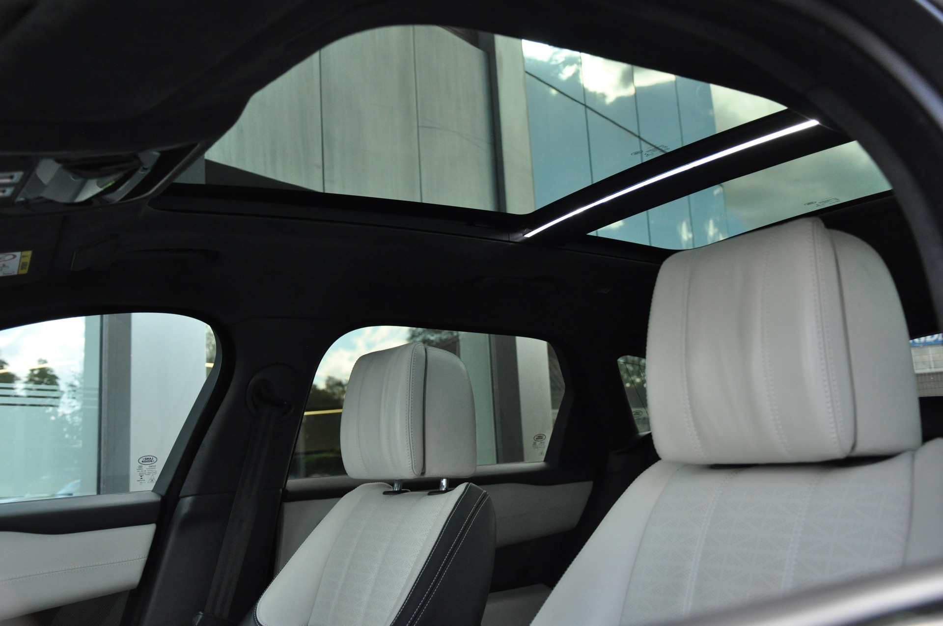 LAND ROVER Range Rover Velar D 300 First Edition Automatic-image-12