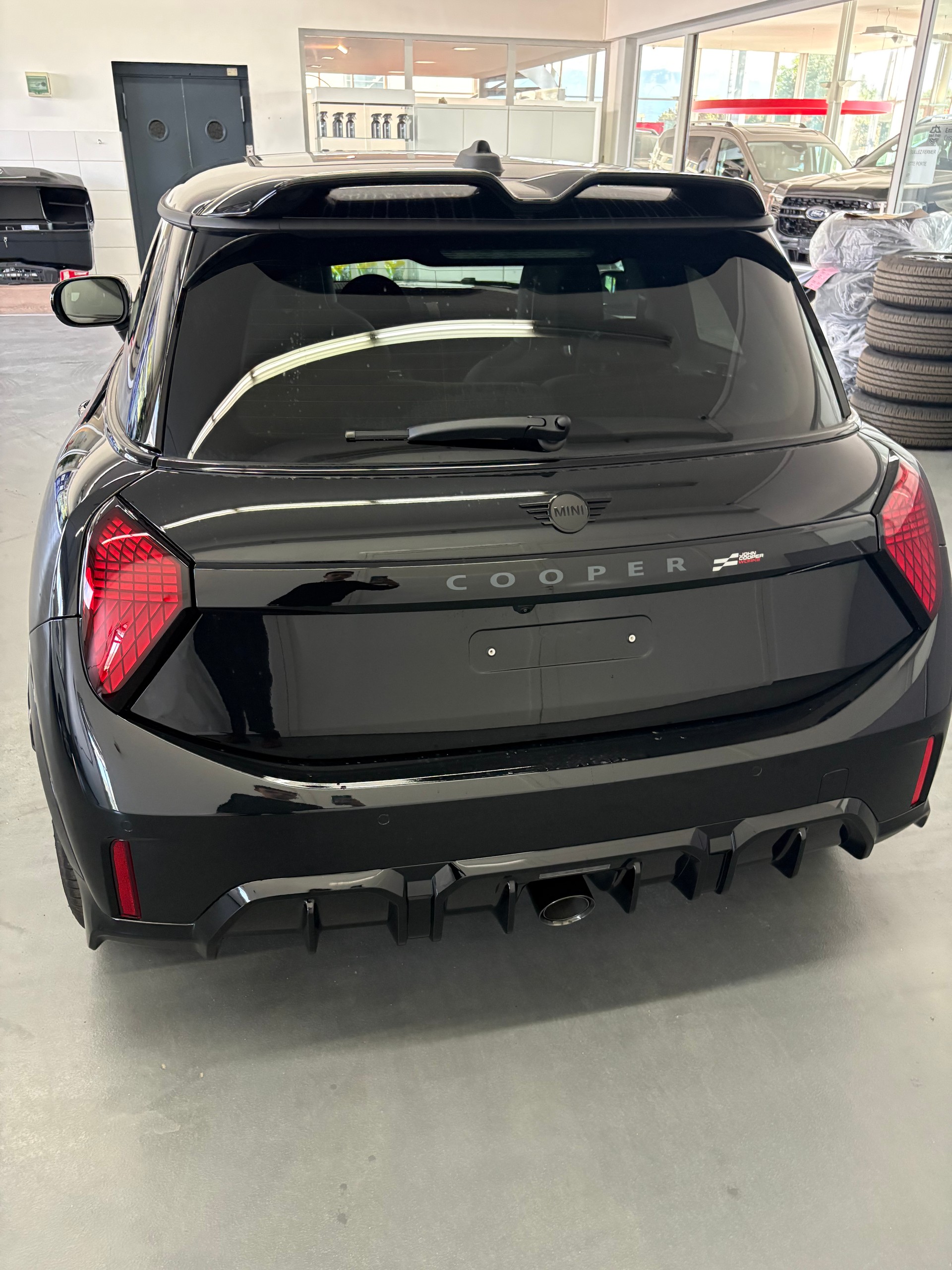 MINI Cooper John Cooper Works DKG-showroom-element-1