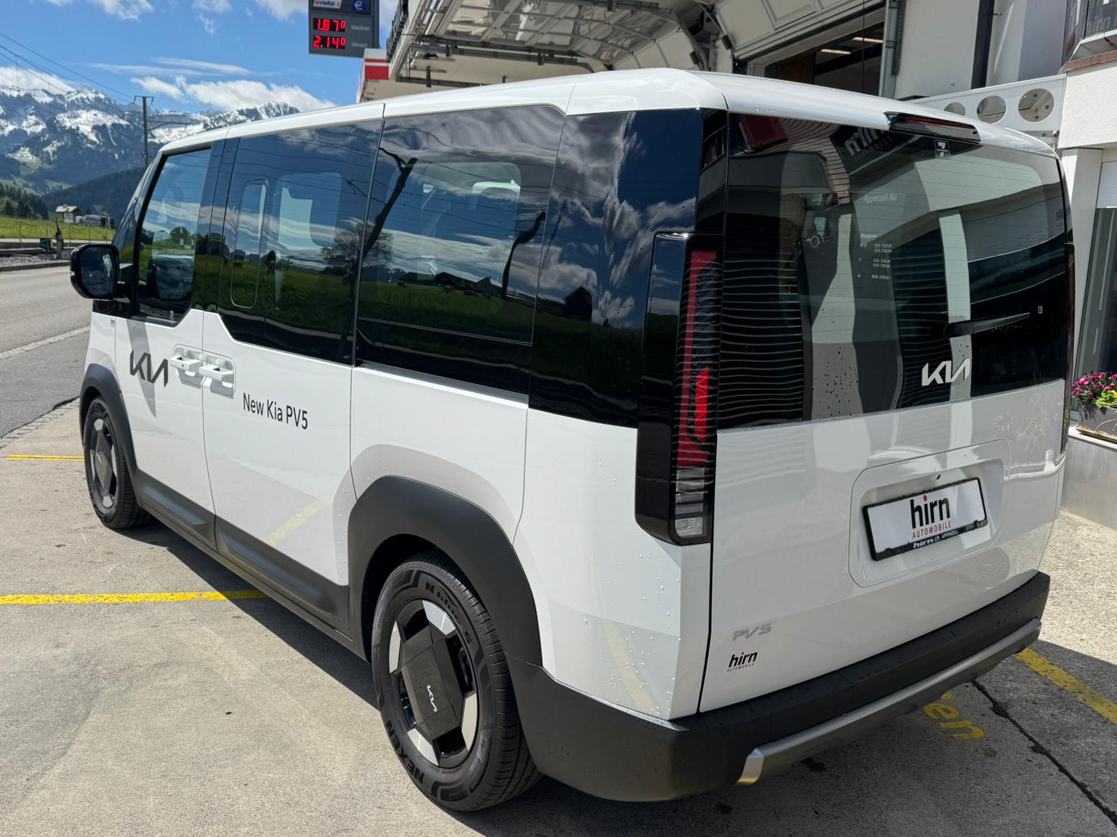 KIA PV5 Passenger 71.2 kWh Plus-image-3