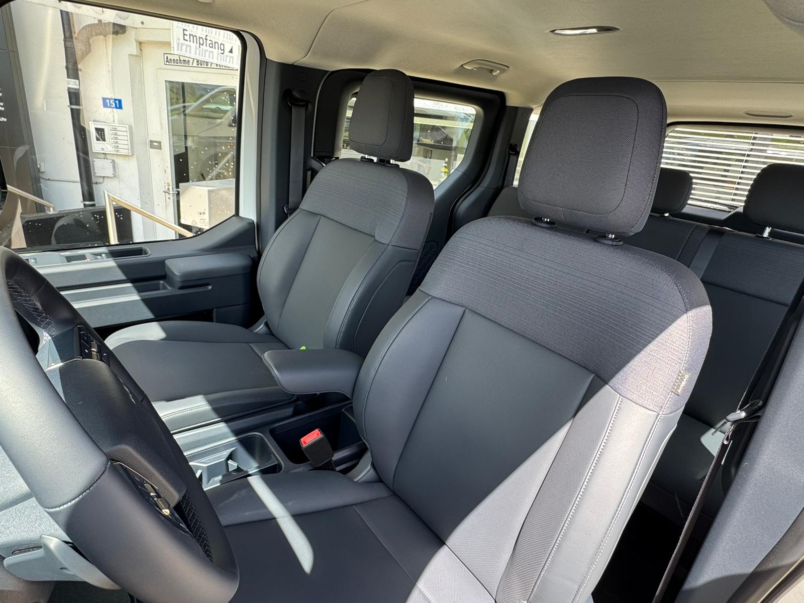 KIA PV5 Passenger 71.2 kWh Plus-image-5