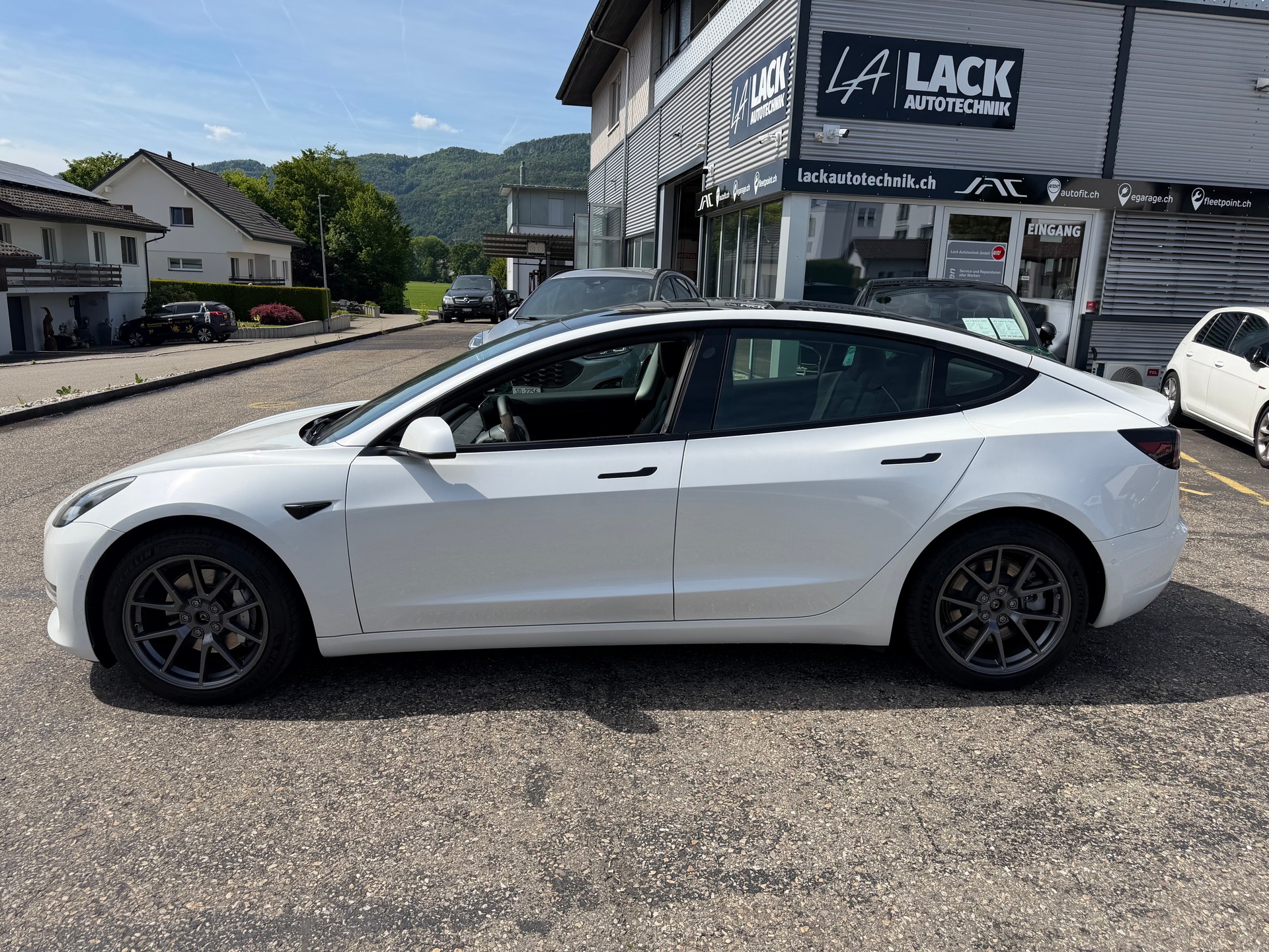 TESLA Model 3 Long Range Dual Motor AWD-image-4