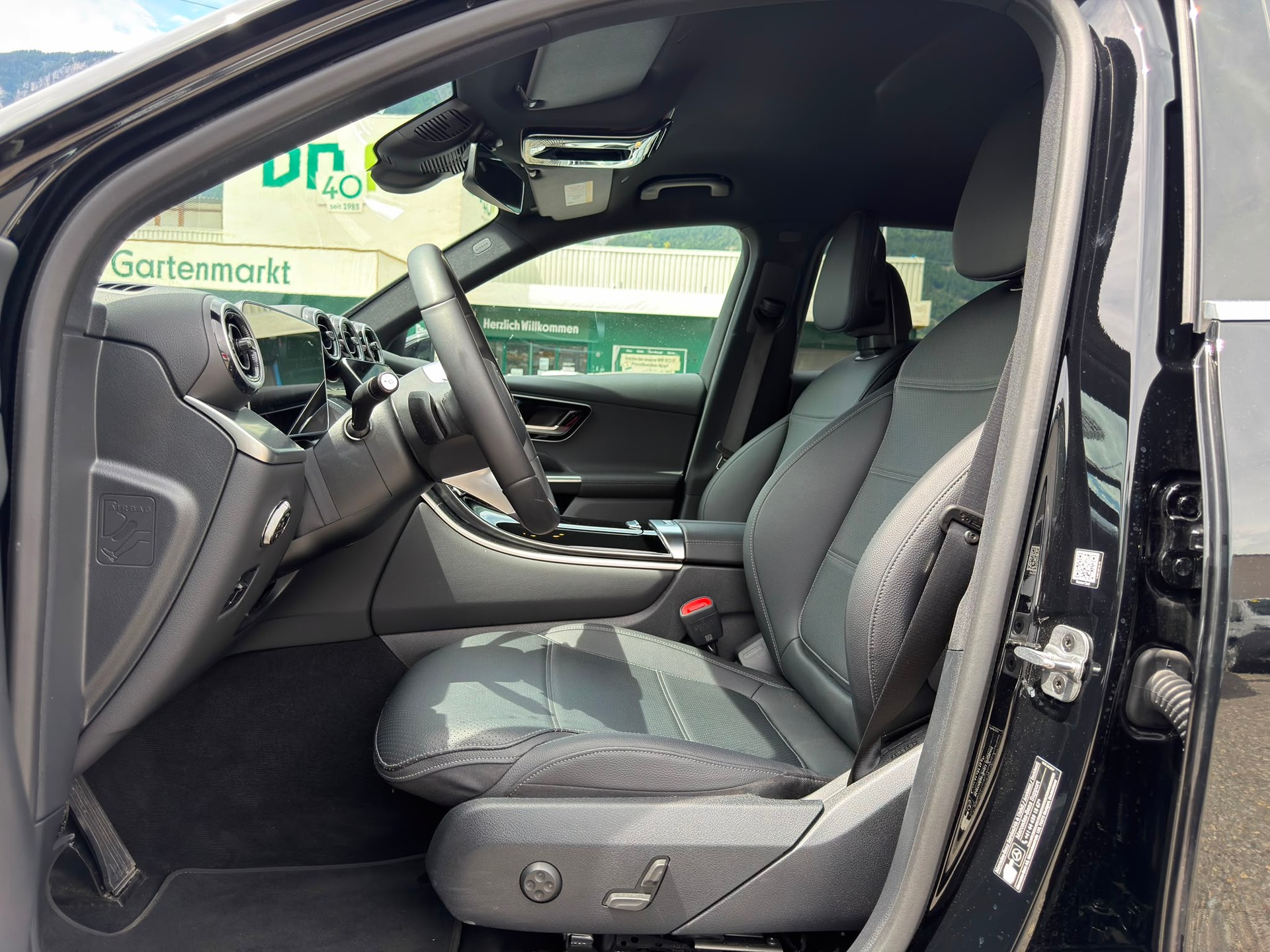 MERCEDES-BENZ GLC 200 d Avantgarde 4matic-image-3