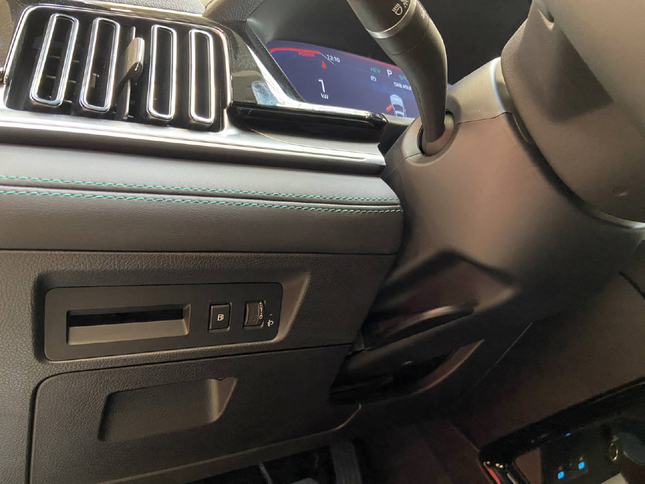 BYD Seal U DM-i Design AWD-image-13