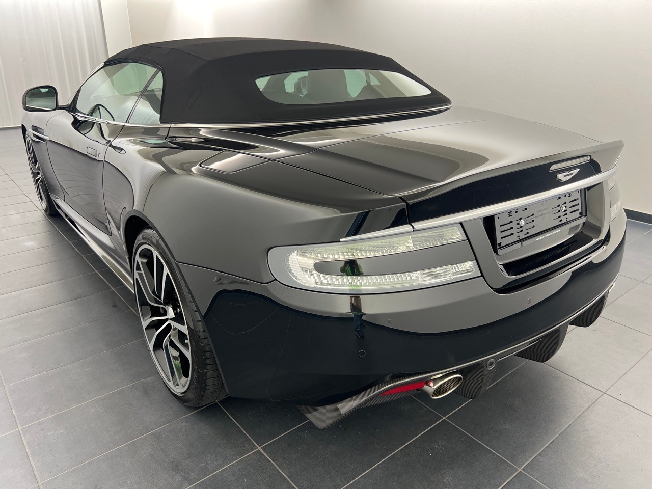 ASTON MARTIN 6.0 V12-image-1