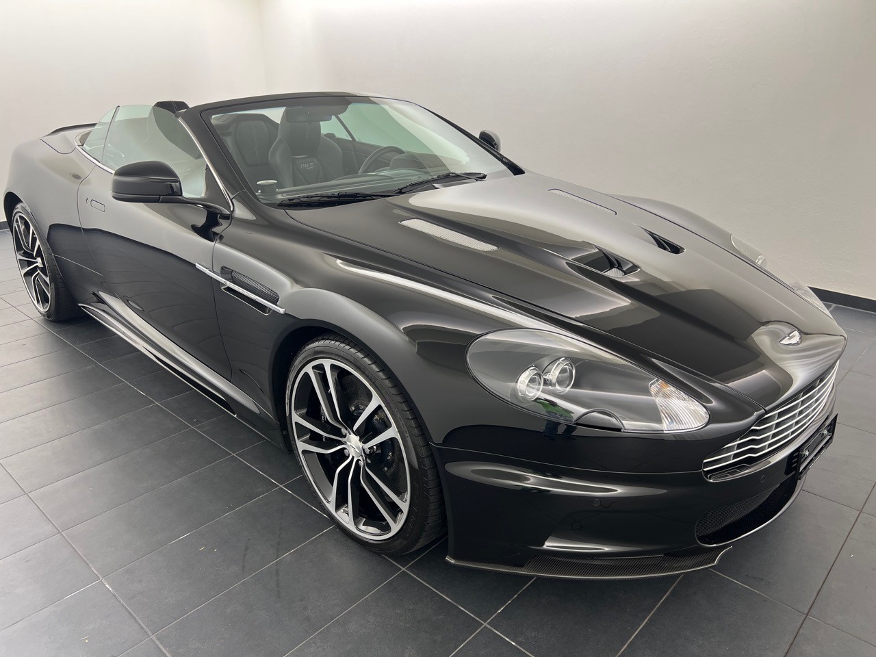 ASTON MARTIN 6.0 V12-image-3
