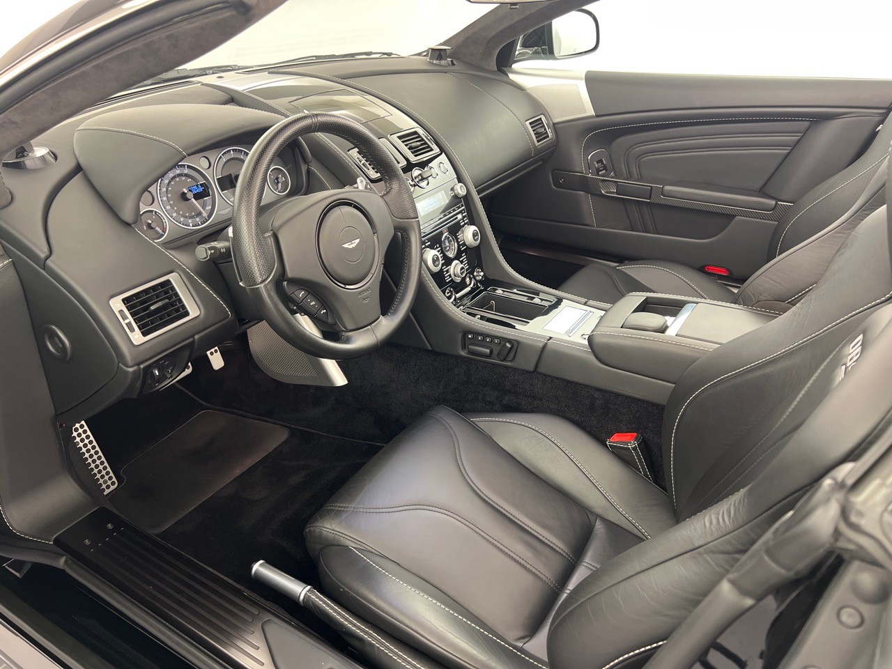 ASTON MARTIN 6.0 V12-image-4