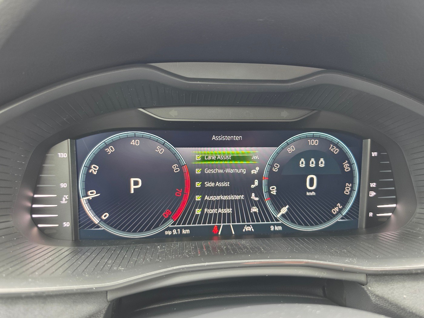 SKODA Kamiq 1.5 TSI Dynamic DSG-image-16