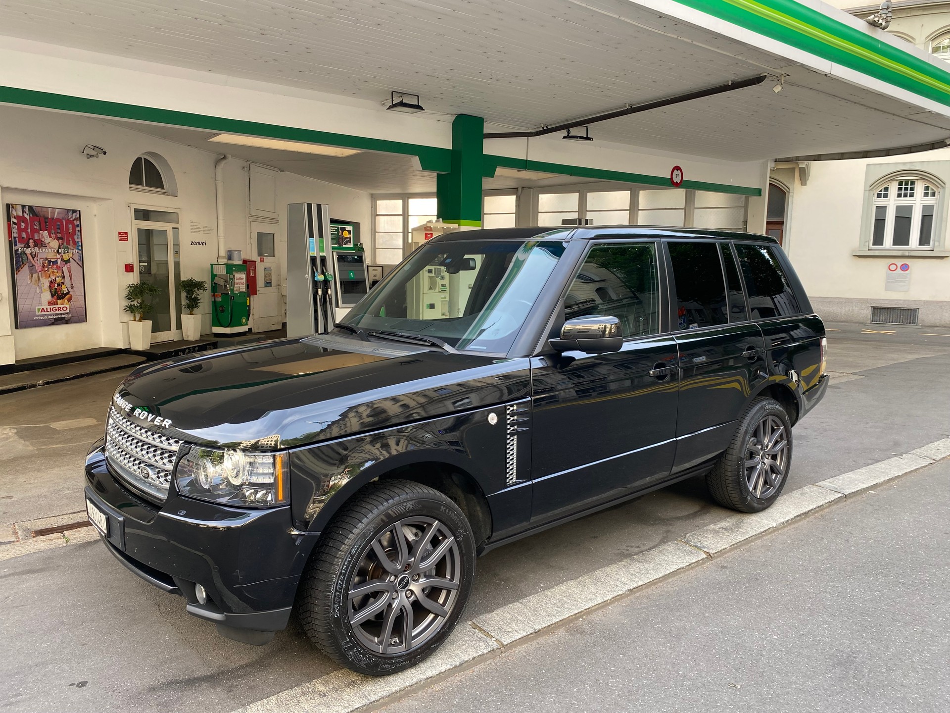 LAND ROVER Range Rover 4.4 TDV8 Vogue Automatic-image-2